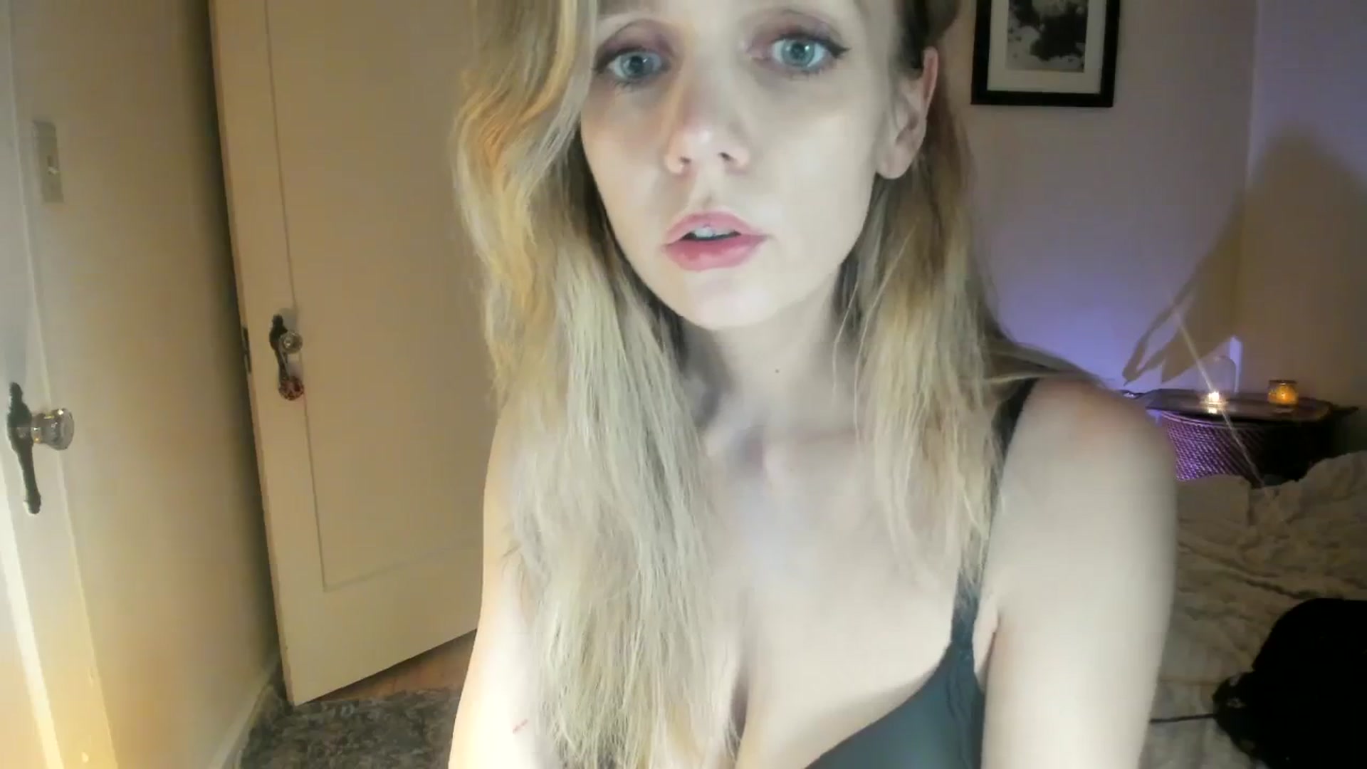 Gallery image thumbnail from muffinmoon's myfreecams stream on, 11/27/2023, 08:22 image 8 of 20