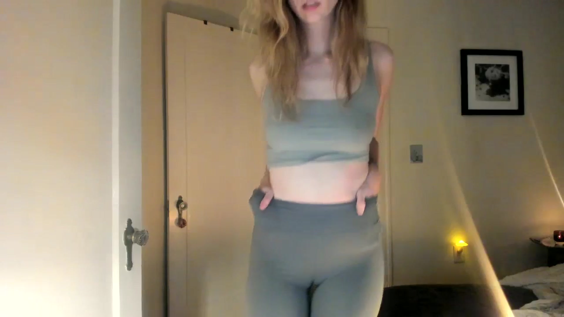 Gallery image thumbnail from muffinmoon's myfreecams stream on, 12/10/2023, 04:59 image 10 of 20