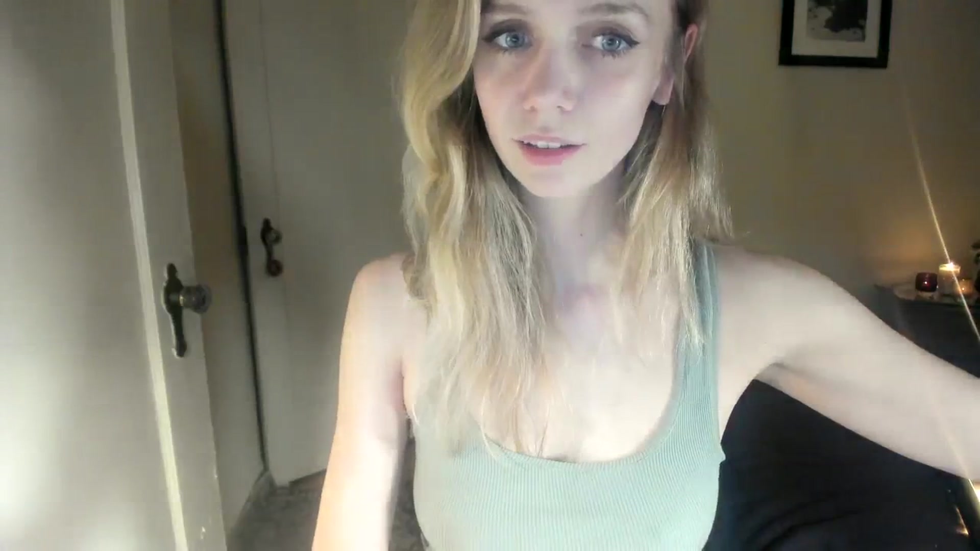 Gallery image thumbnail from muffinmoon's myfreecams stream on, 12/10/2023, 04:59 image 15 of 20