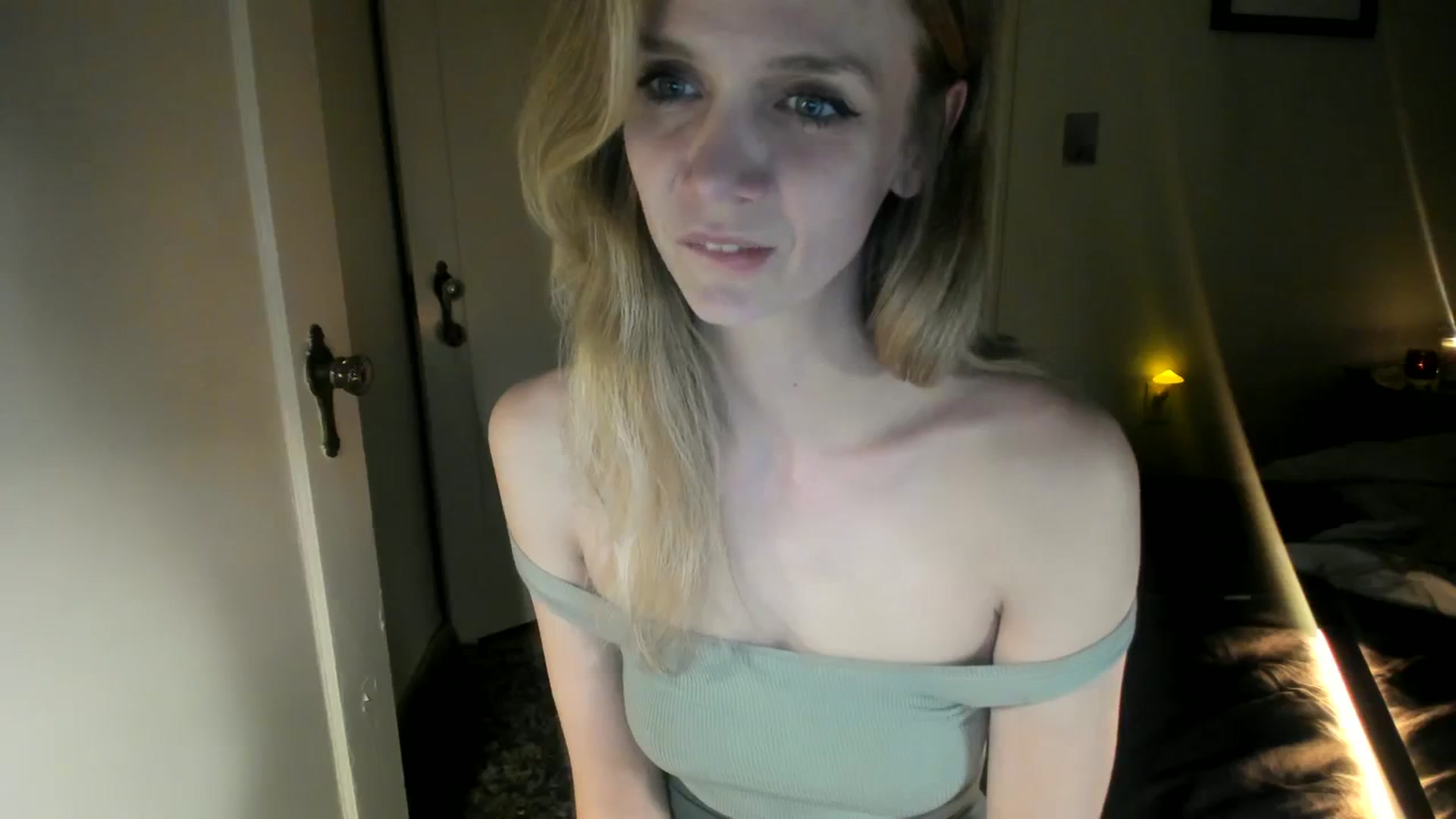 Gallery image thumbnail from muffinmoon's myfreecams stream on, 12/10/2023, 04:59 image 7 of 20
