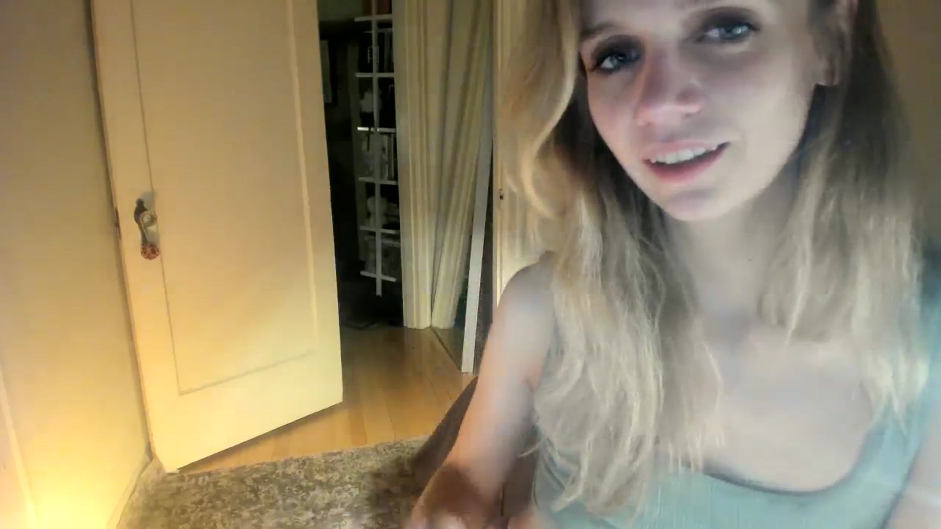 Gallery image thumbnail from muffinmoon's myfreecams stream on, 12/10/2023, 09:09 image 13 of 20