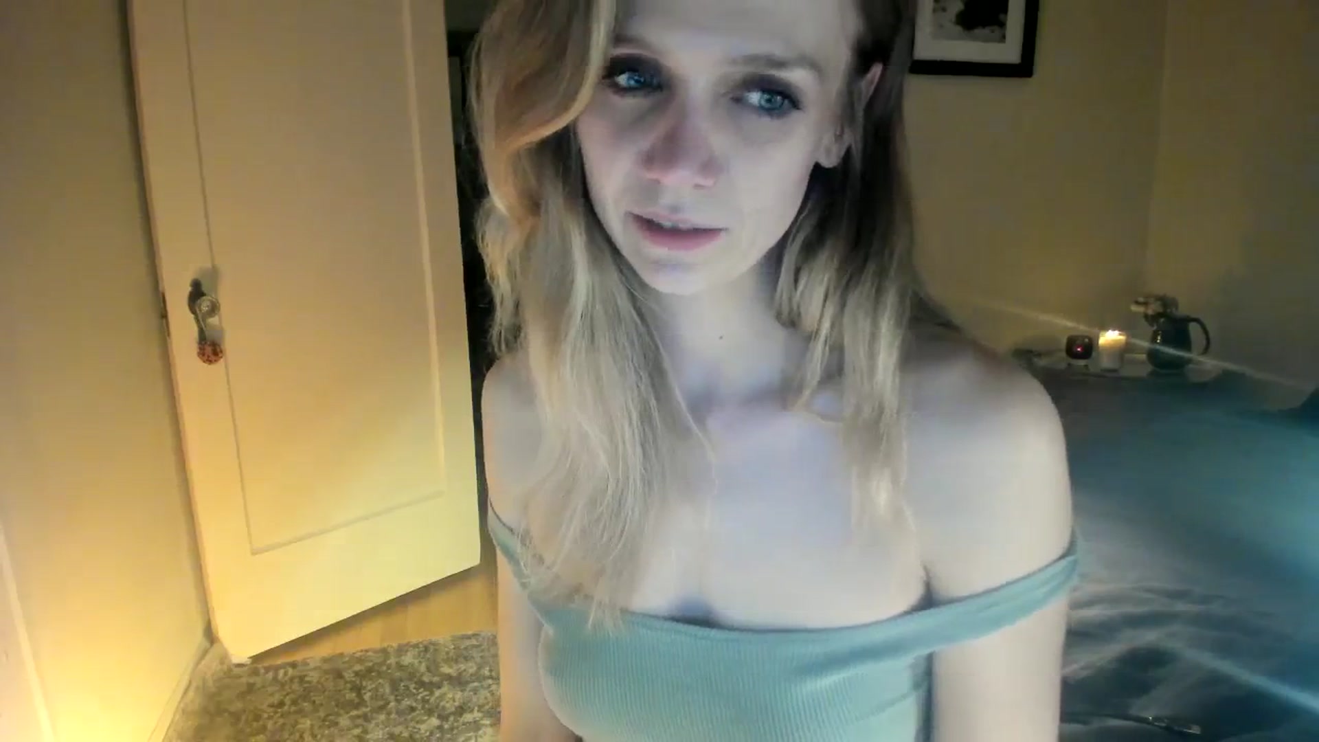 Gallery image thumbnail from muffinmoon's myfreecams stream on, 12/10/2023, 09:09 image 12 of 20