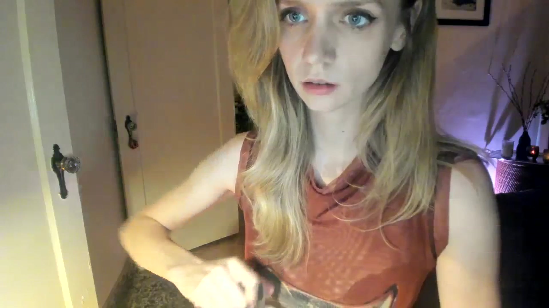 Gallery image thumbnail from muffinmoon's myfreecams stream on, 12/15/2023, 07:18 image 10 of 20