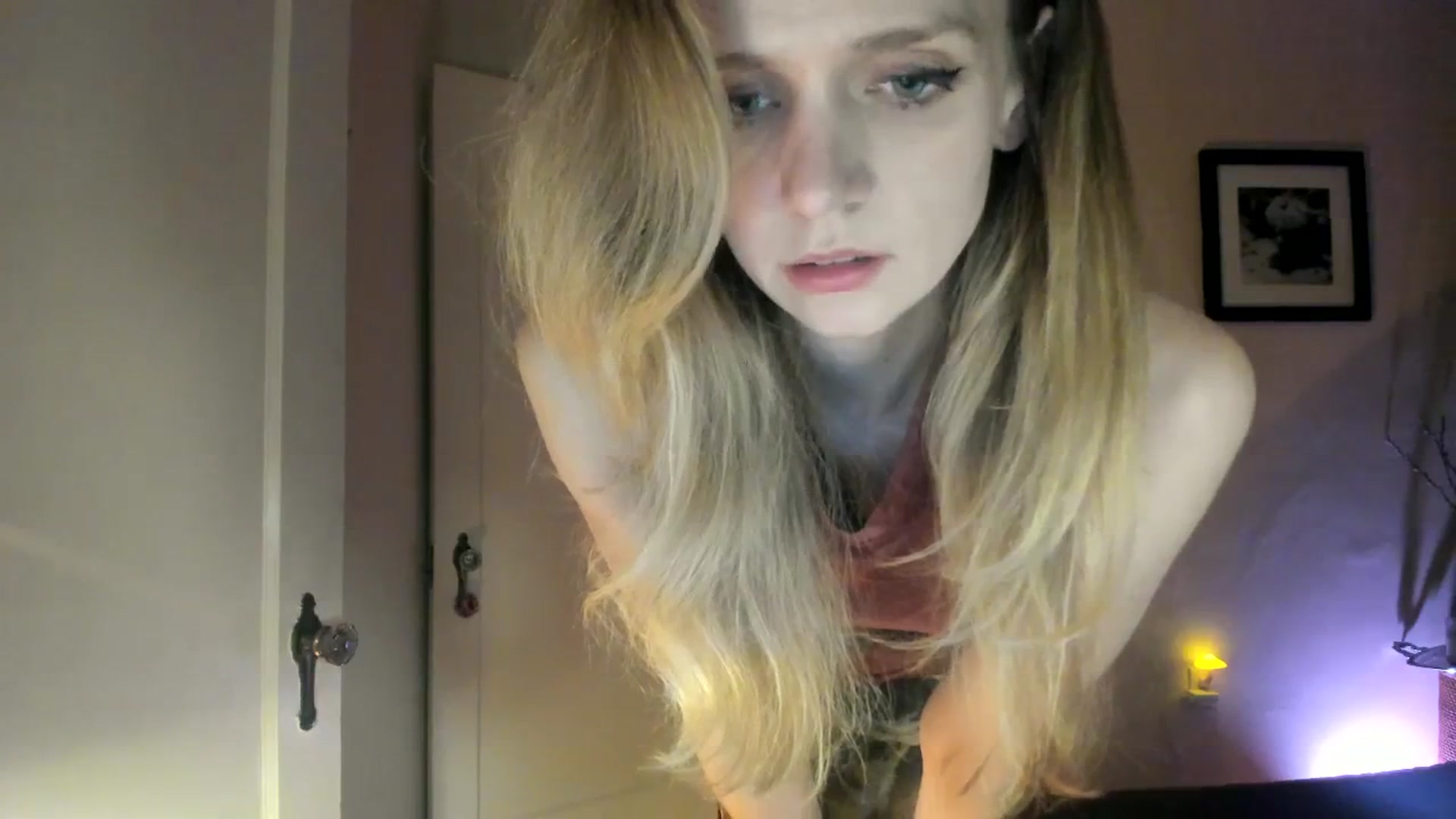 Gallery image thumbnail from muffinmoon's myfreecams stream on, 12/15/2023, 07:18 image 9 of 20