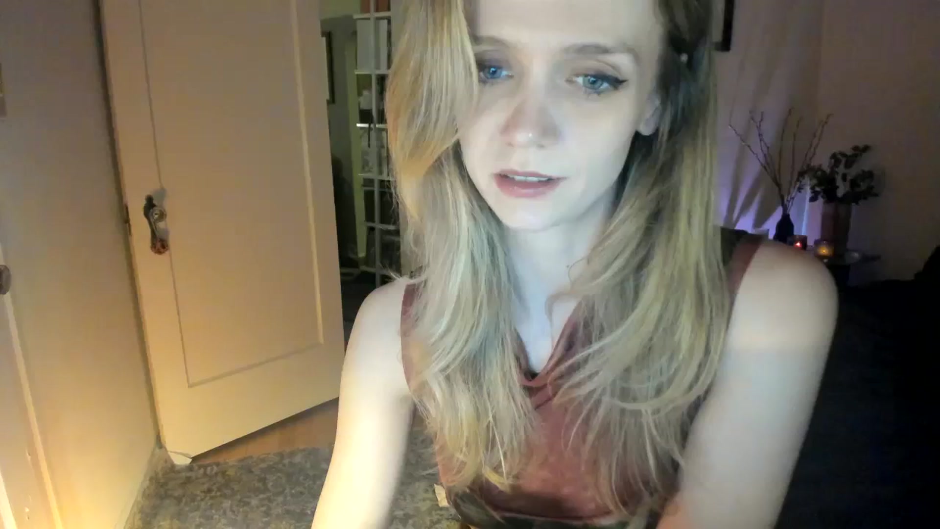 Gallery image thumbnail from muffinmoon's myfreecams stream on, 12/15/2023, 07:18 image 1 of 20