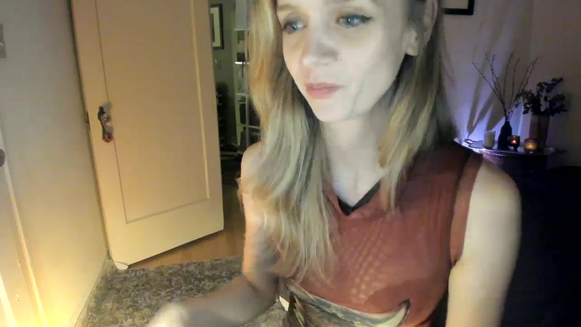 Gallery image thumbnail from muffinmoon's myfreecams stream on, 12/15/2023, 07:18 image 3 of 20