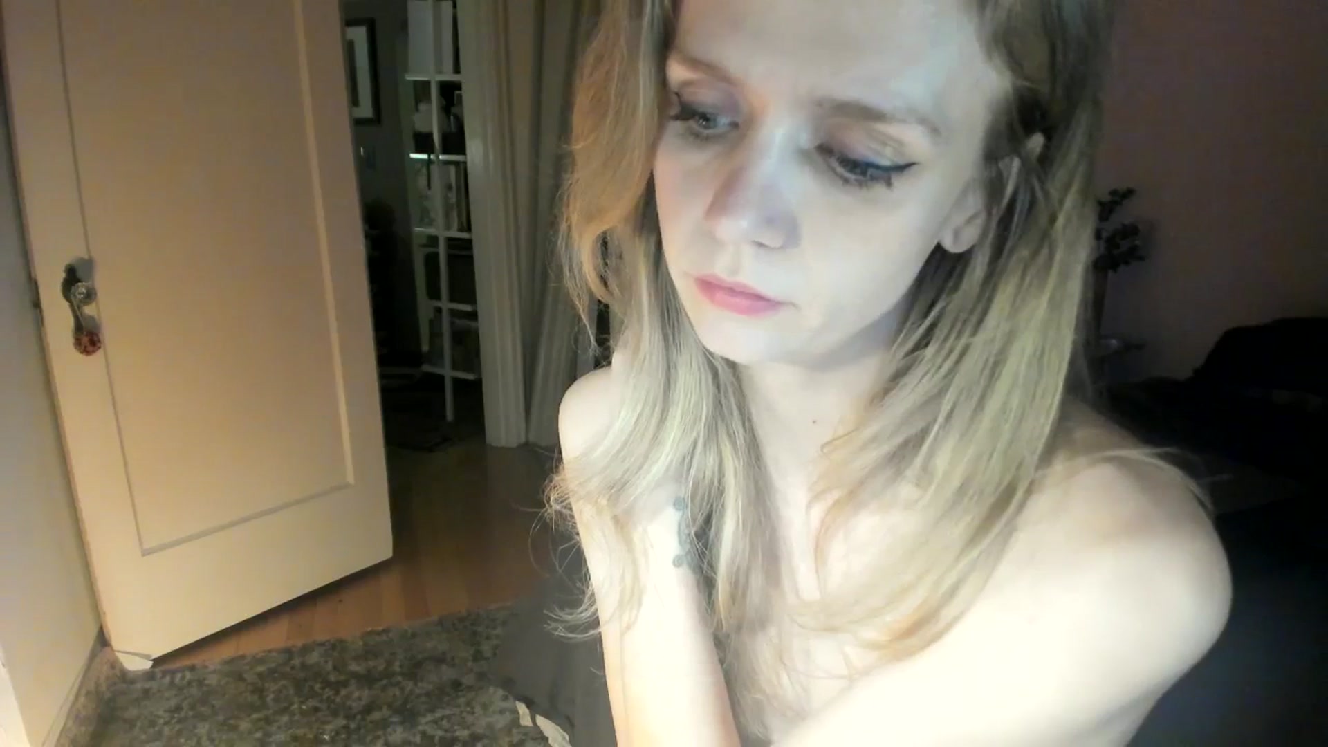 Gallery image thumbnail from muffinmoon's myfreecams stream on, 12/15/2023, 07:18 image 19 of 20