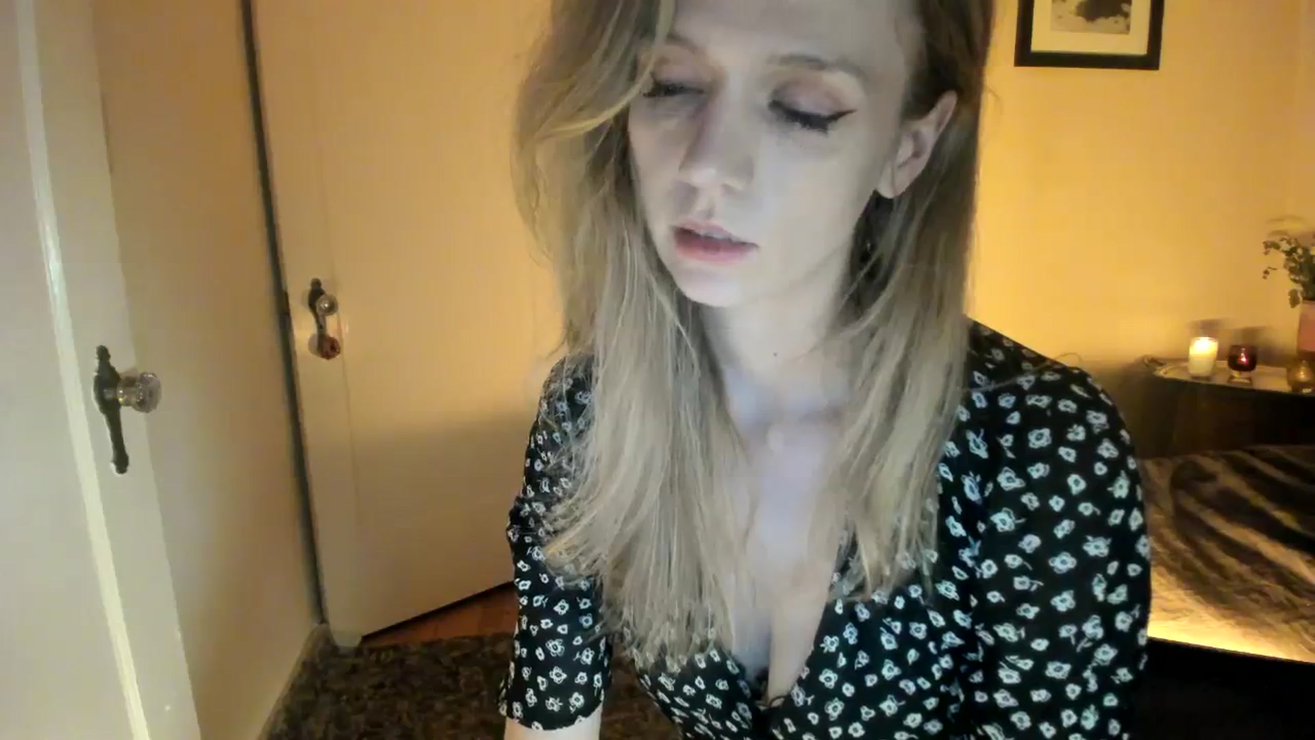 Gallery image thumbnail from muffinmoon's myfreecams stream on, 12/17/2023, 08:38 image 9 of 20