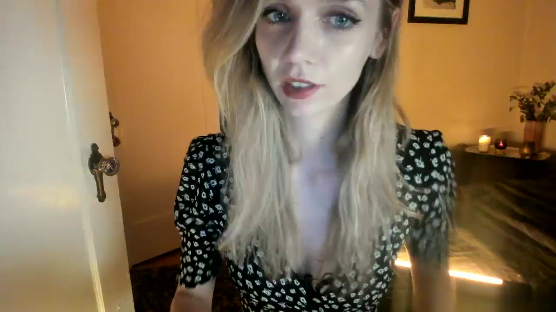 Gallery image thumbnail from muffinmoon's myfreecams stream on, 12/17/2023, 08:38 image 1 of 20
