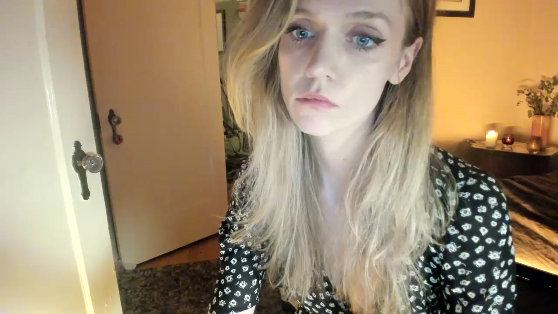Gallery image thumbnail from muffinmoon's myfreecams stream on, 12/17/2023, 08:38 image 6 of 20
