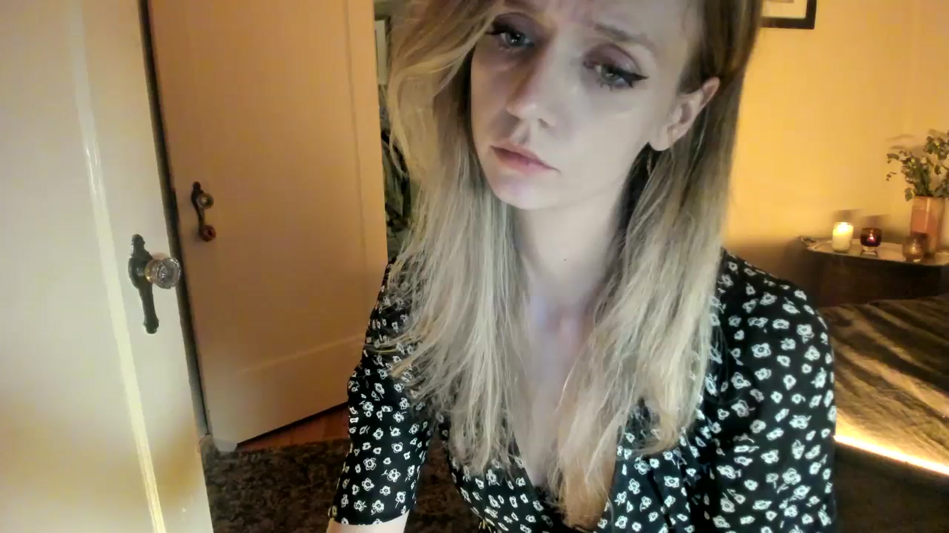 Gallery image thumbnail from muffinmoon's myfreecams stream on, 12/17/2023, 08:38 image 7 of 20