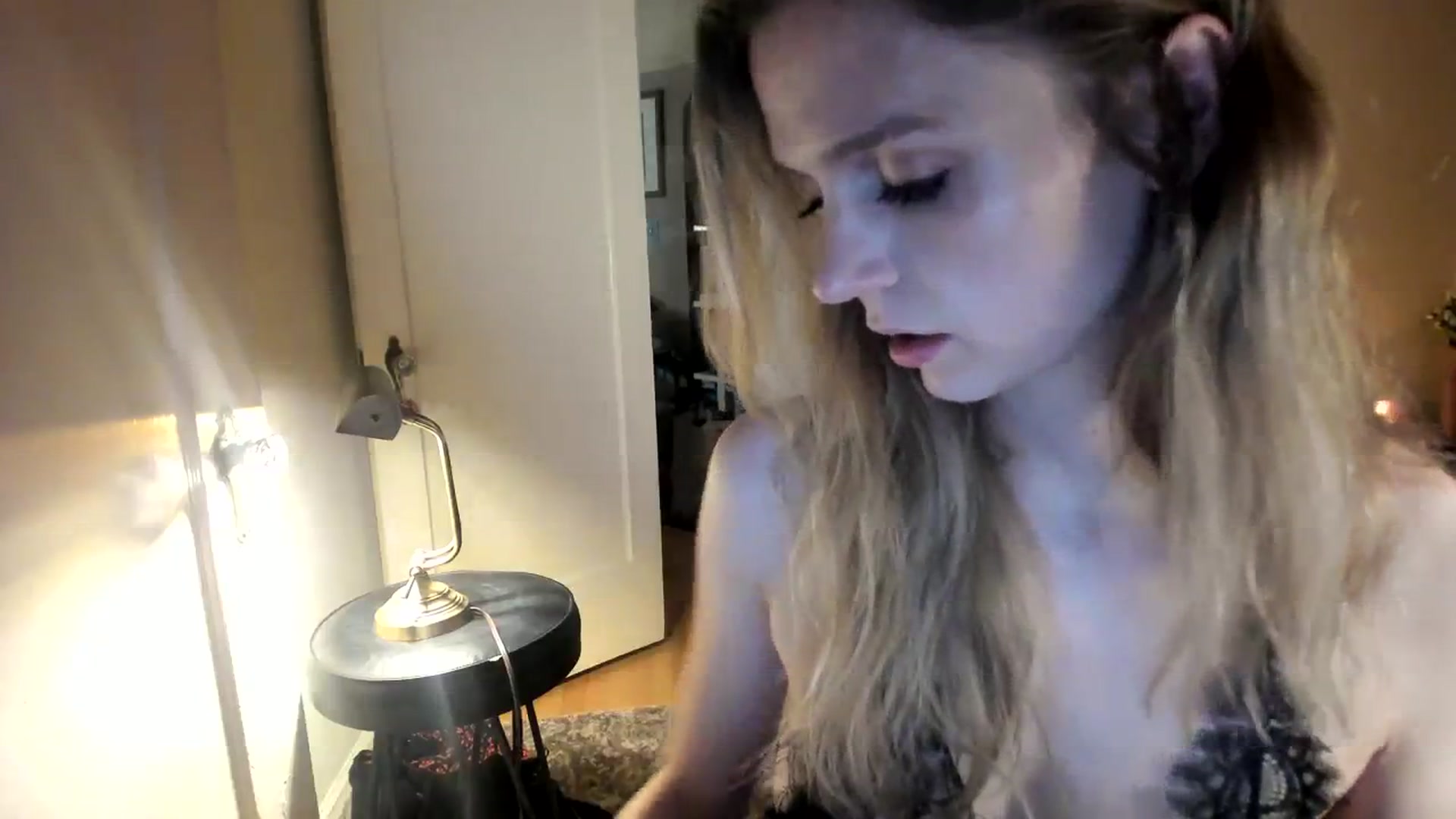 Gallery image thumbnail from muffinmoon's myfreecams stream on, 02/05/2024, 07:58 image 8 of 20