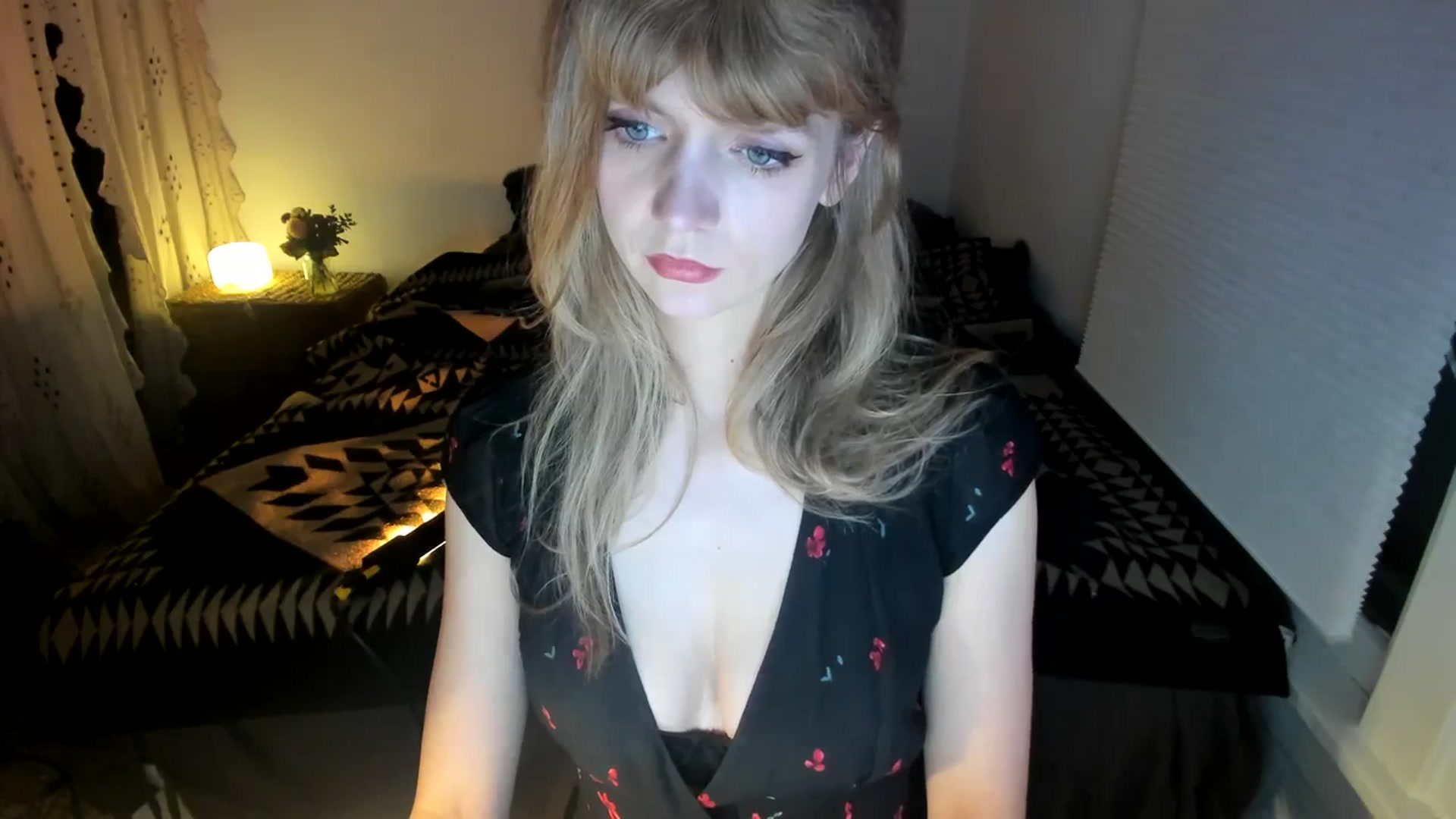 Gallery image thumbnail from muffinmoon's myfreecams stream on, 03/10/2024, 04:53 image 13 of 20