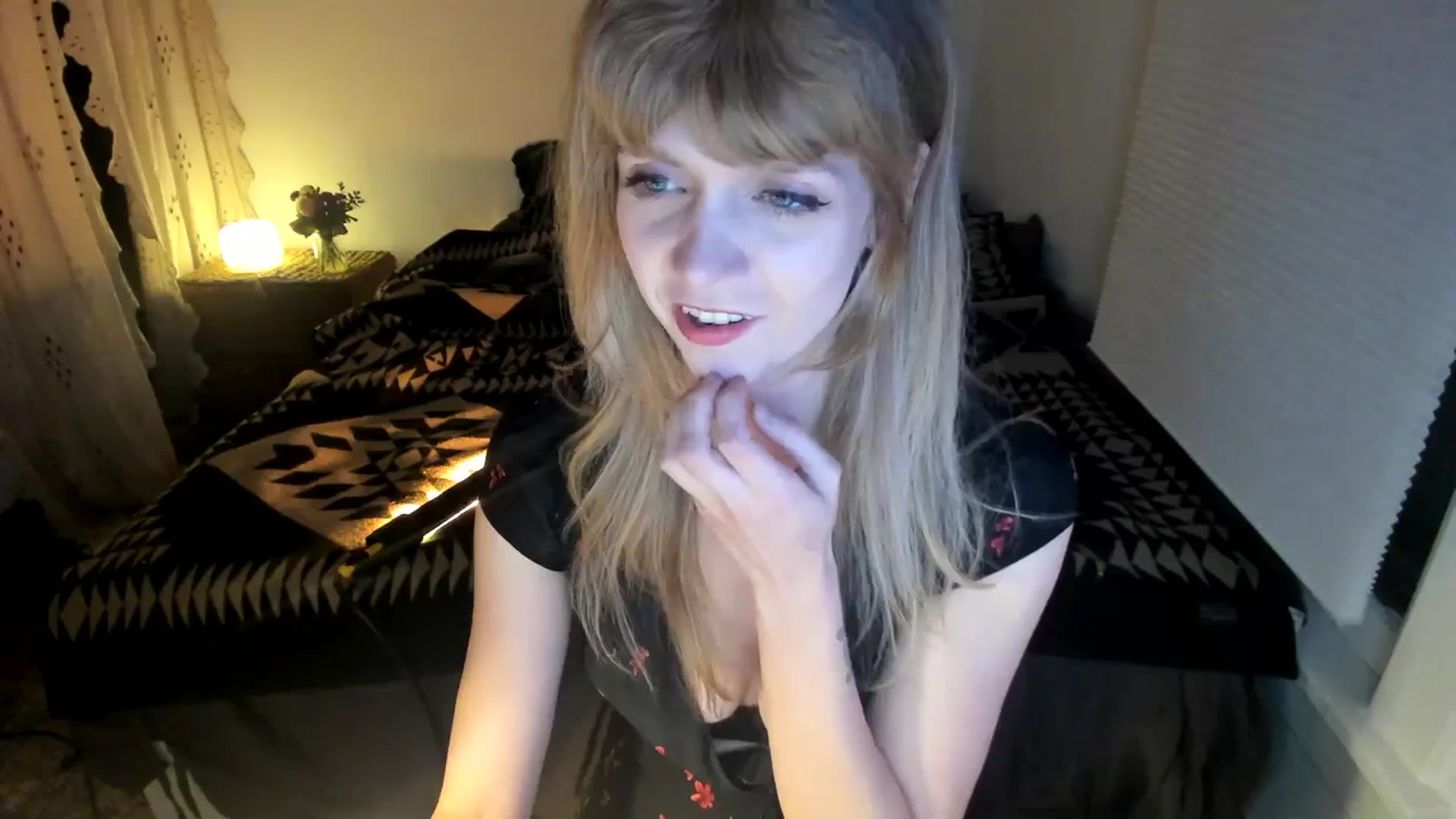 Gallery image thumbnail from muffinmoon's myfreecams stream on, 03/10/2024, 04:53 image 2 of 20
