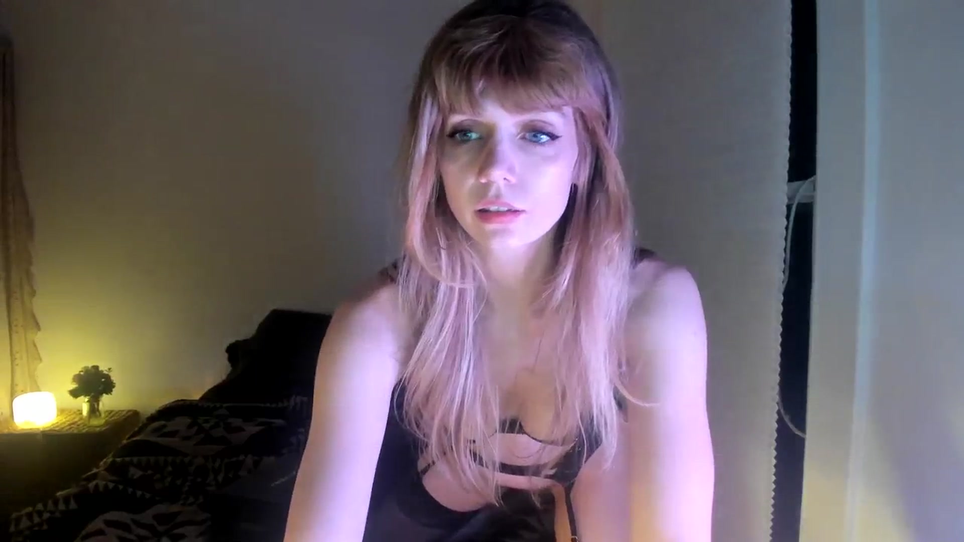 Gallery image thumbnail from muffinmoon's myfreecams stream on, 03/10/2024, 07:41 image 5 of 20