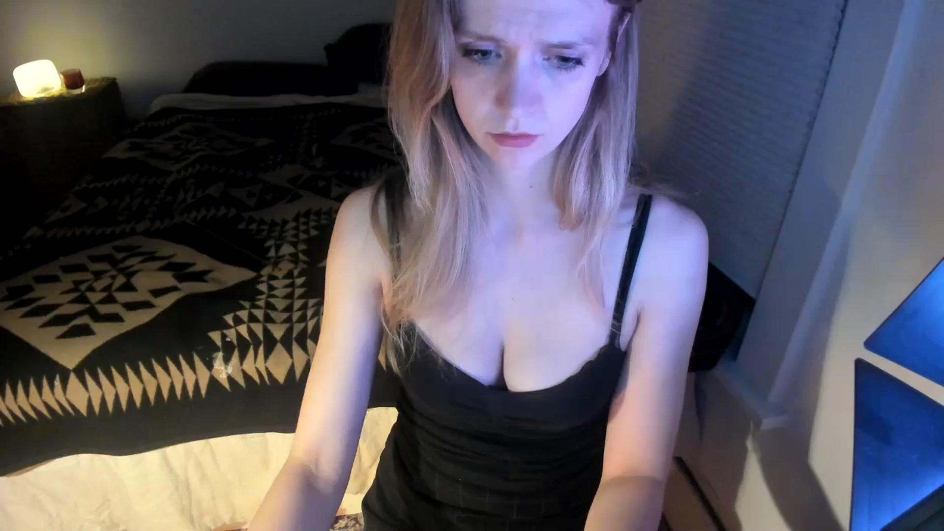 Gallery image thumbnail from muffinmoon's myfreecams stream on, 04/21/2024, 08:27 image 8 of 20