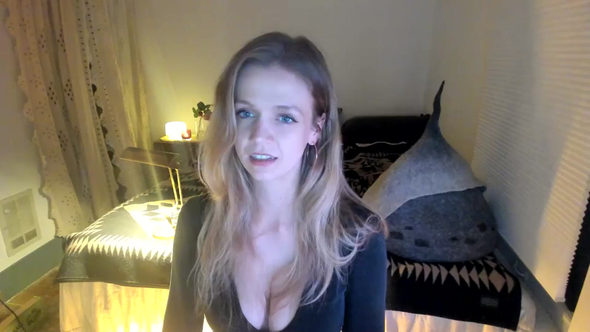 Gallery image thumbnail from muffinmoon's myfreecams stream on, 05/20/2024, 05:29 image 5 of 20