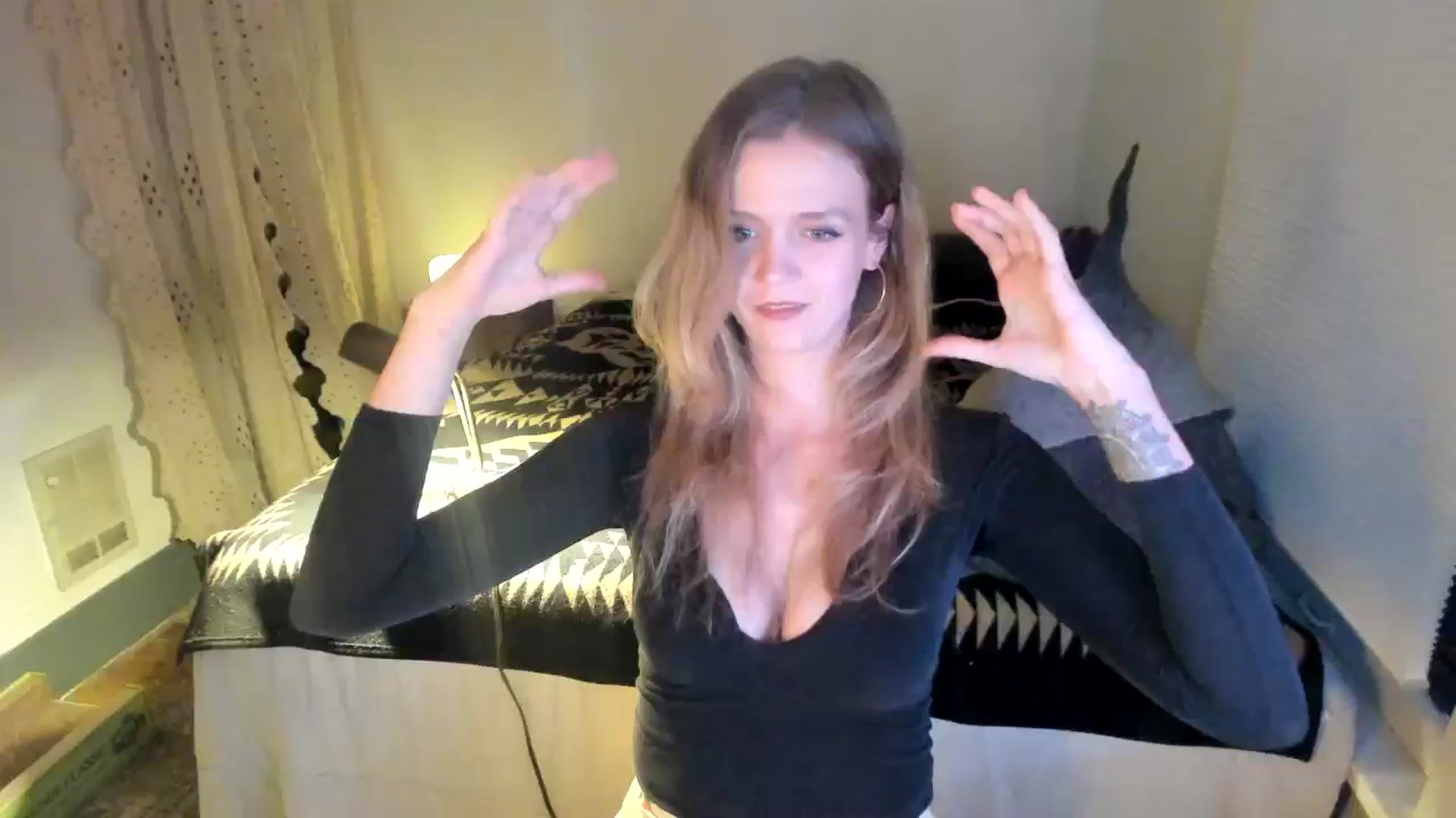 Gallery image thumbnail from muffinmoon's myfreecams stream on, 05/20/2024, 05:29 image 1 of 20