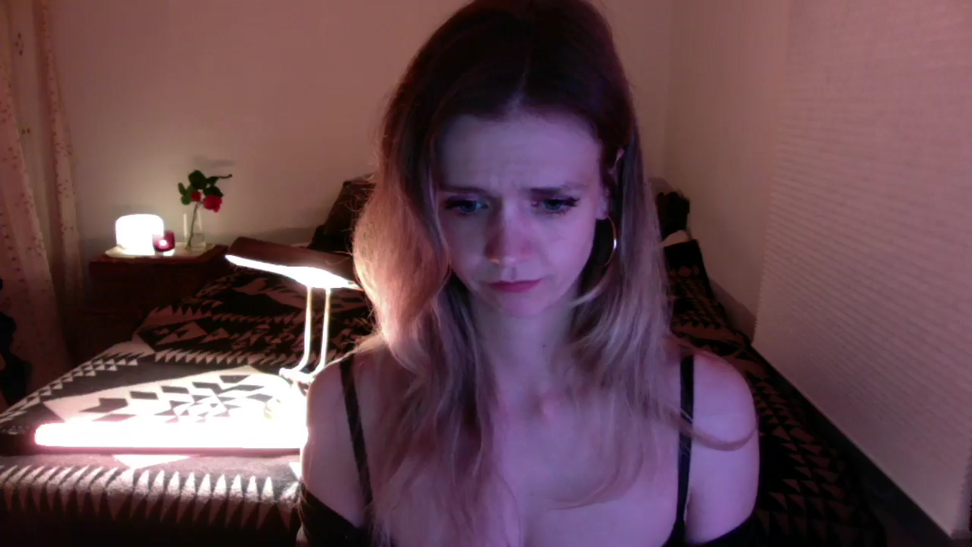 Gallery image thumbnail from muffinmoon's myfreecams stream on, 05/20/2024, 07:03 image 10 of 20
