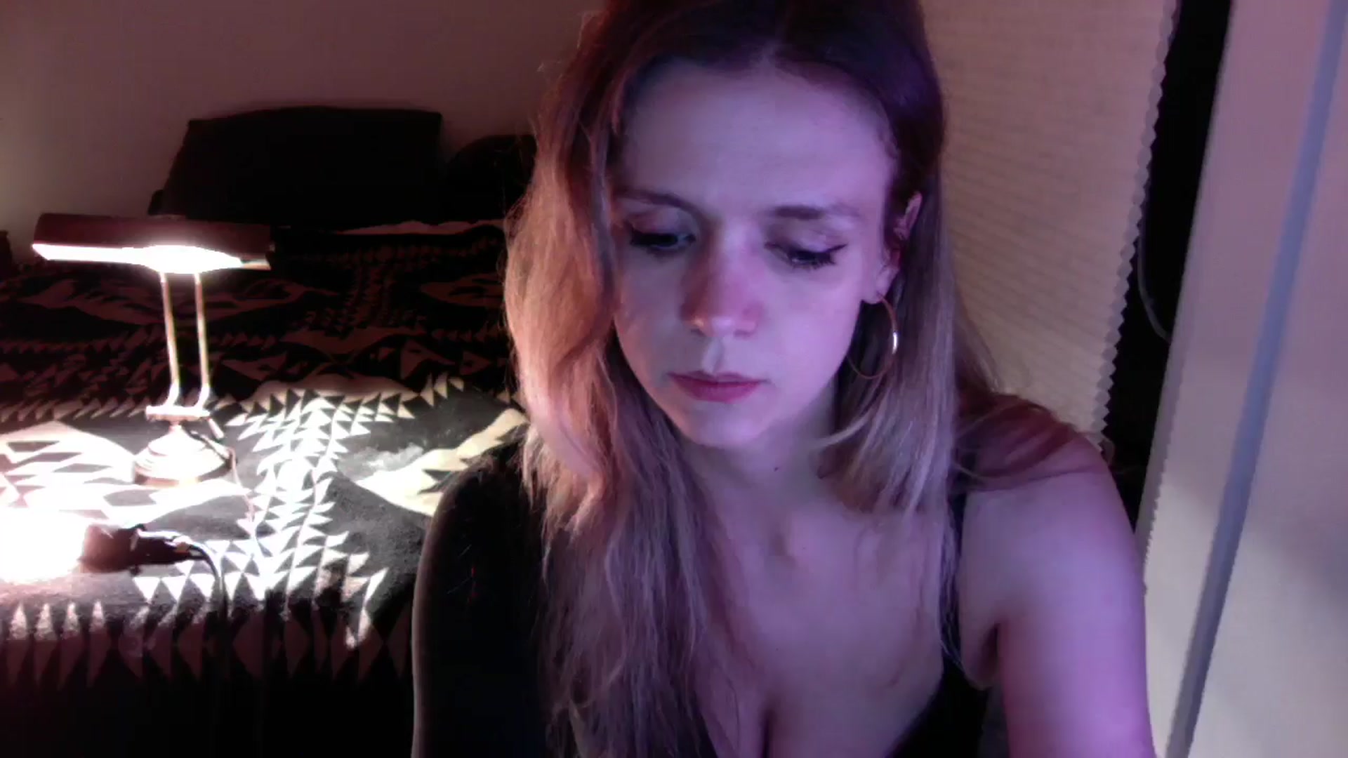 Gallery image thumbnail from muffinmoon's myfreecams stream on, 05/20/2024, 07:03 image 17 of 20