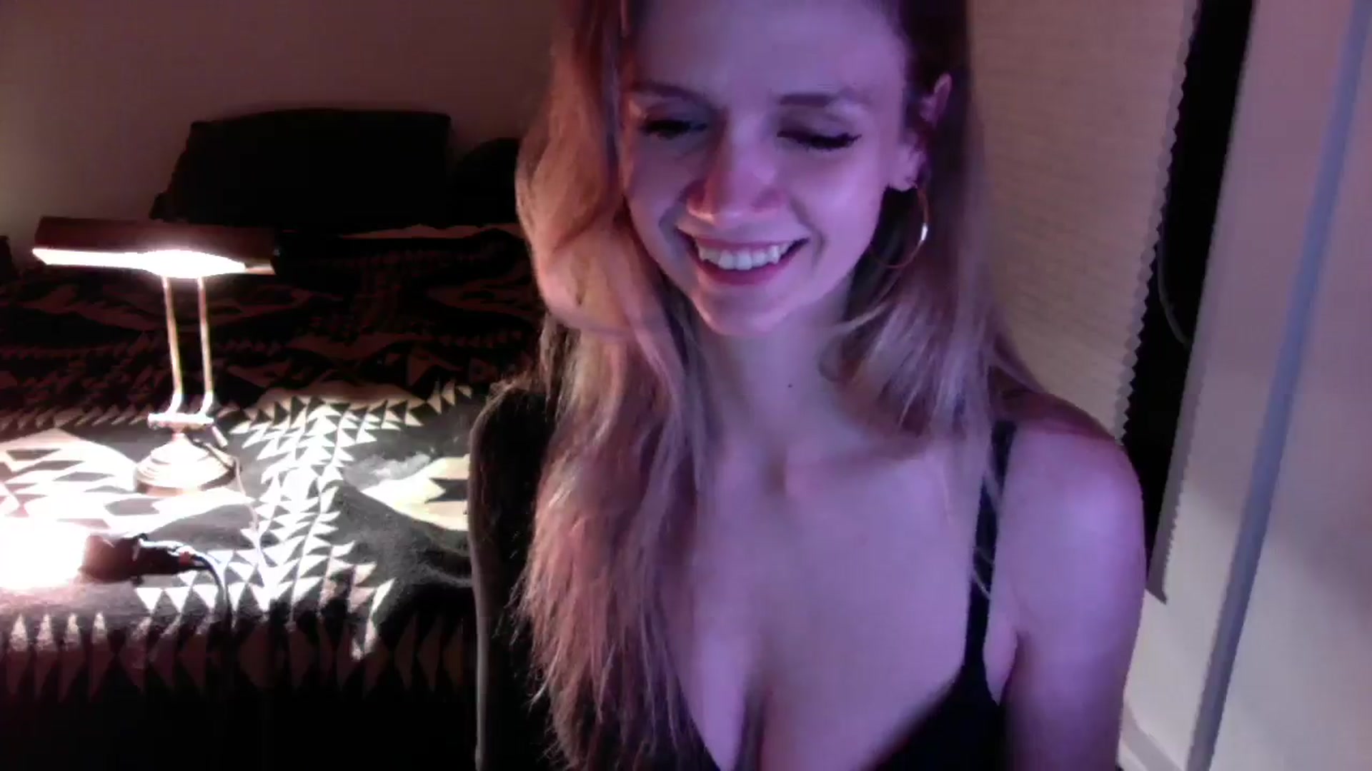 Gallery image thumbnail from muffinmoon's myfreecams stream on, 05/20/2024, 07:03 image 16 of 20