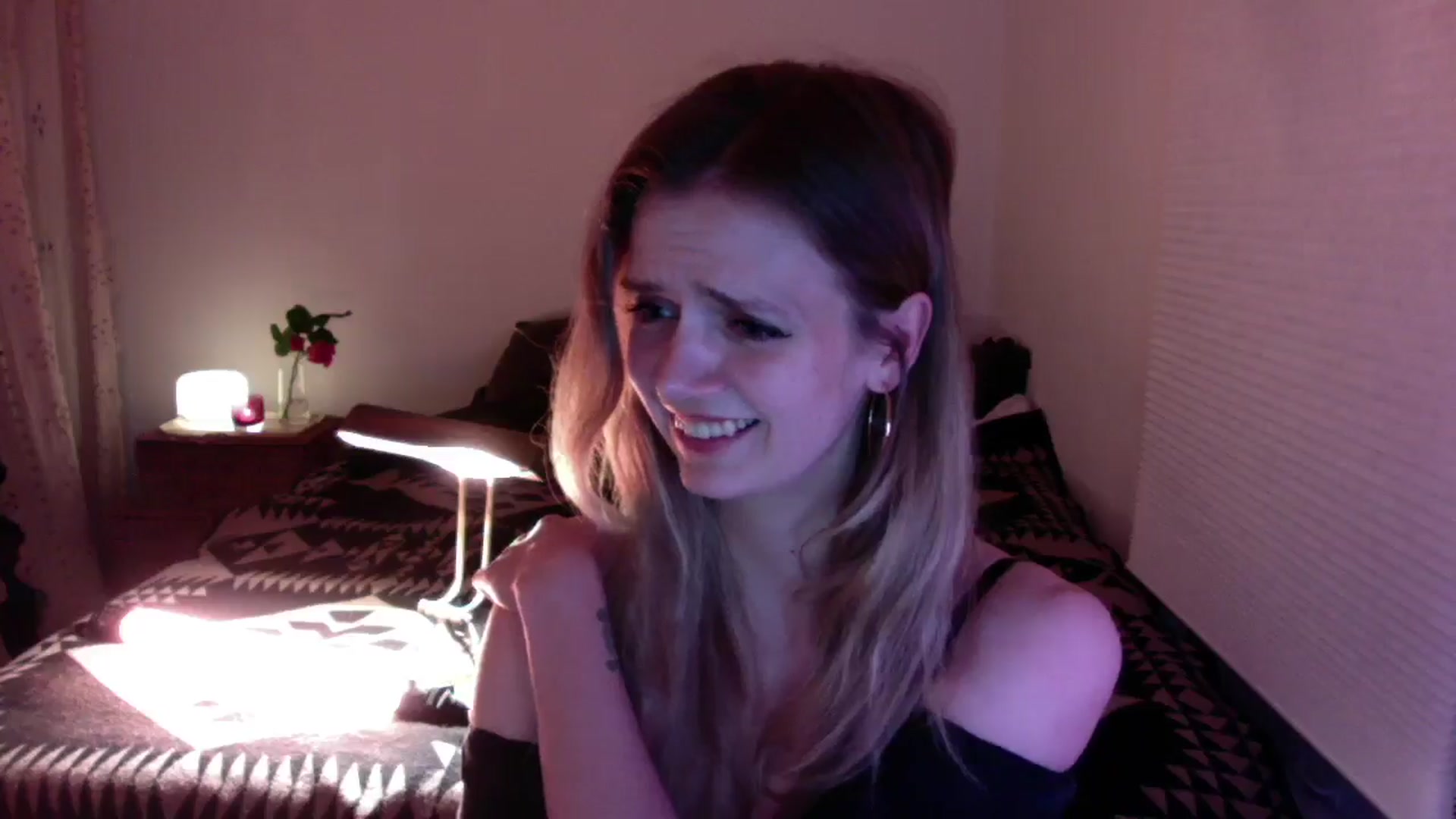 Gallery image thumbnail from muffinmoon's myfreecams stream on, 05/20/2024, 07:03 image 6 of 20