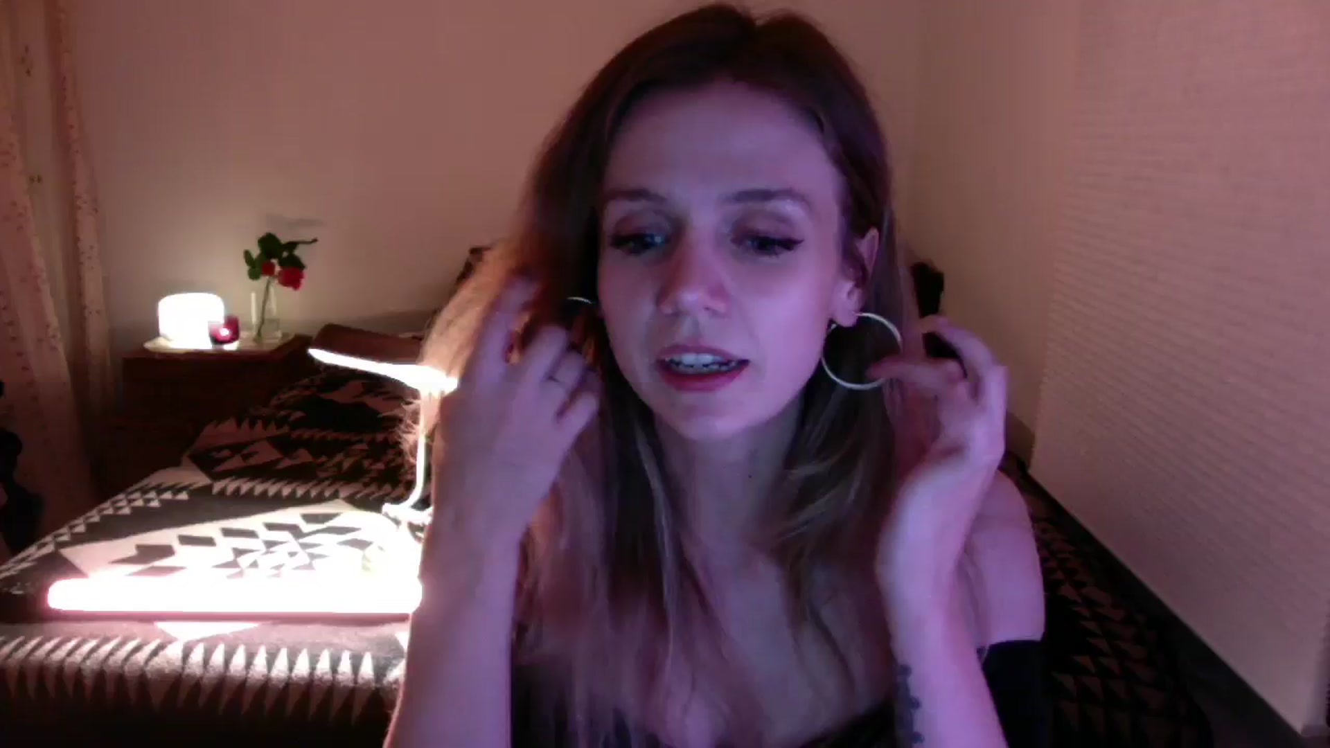 Gallery image thumbnail from muffinmoon's myfreecams stream on, 05/20/2024, 07:03 image 12 of 20