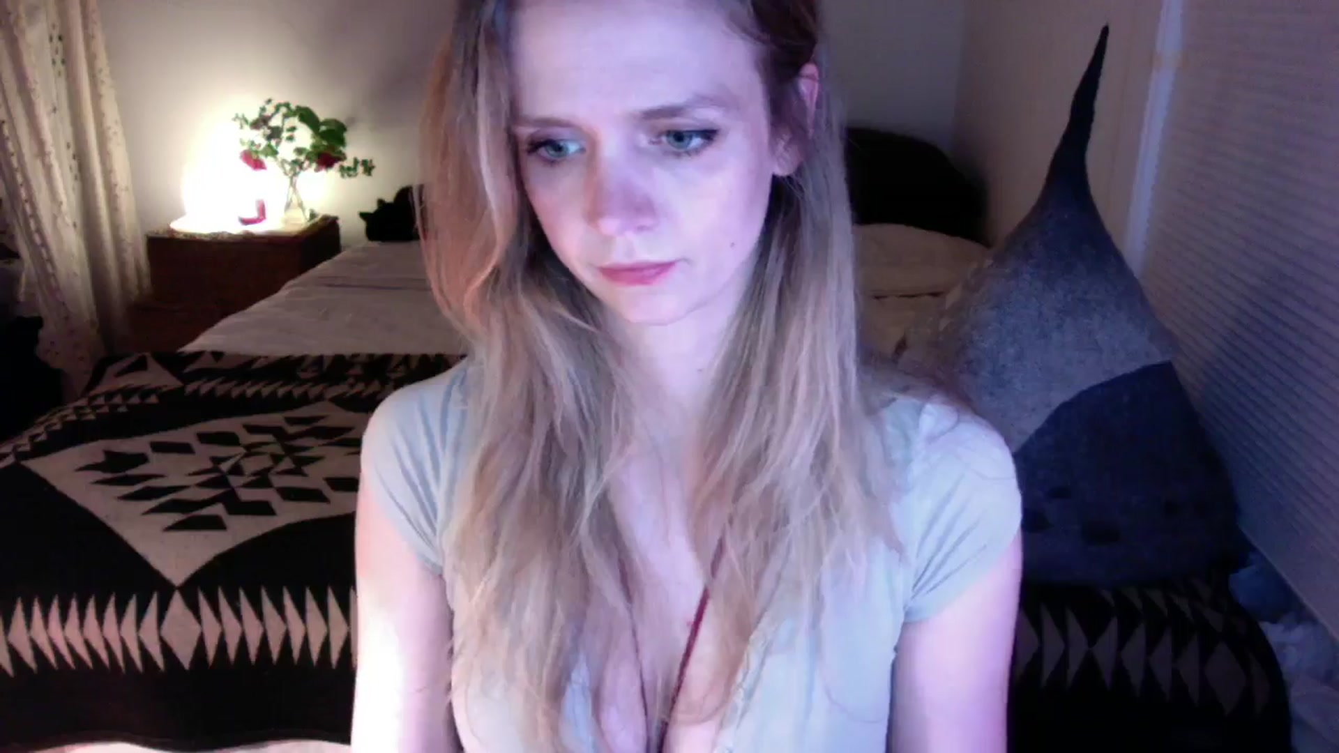 Gallery image thumbnail from muffinmoon's myfreecams stream on, 05/26/2024, 07:38 image 3 of 20