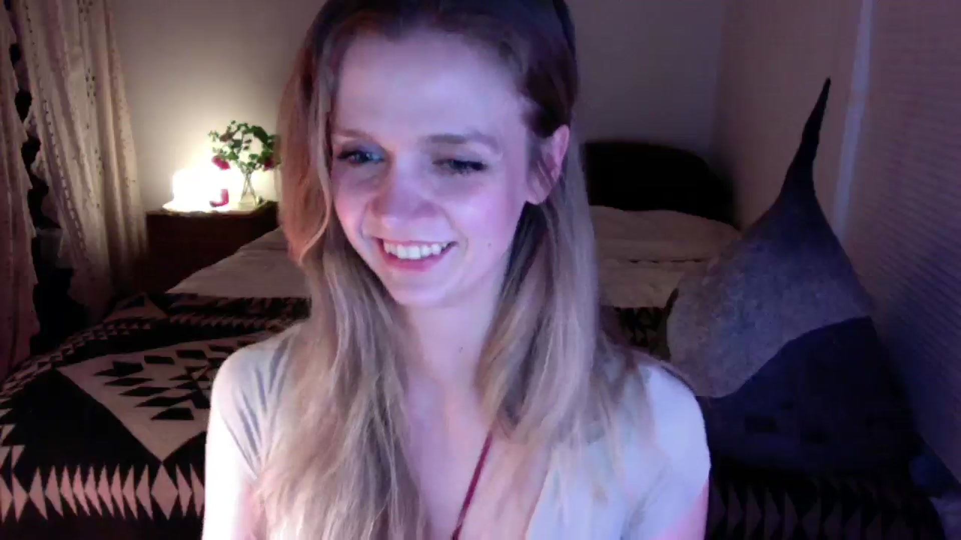 Gallery image thumbnail from muffinmoon's myfreecams stream on, 05/26/2024, 07:38 image 14 of 20