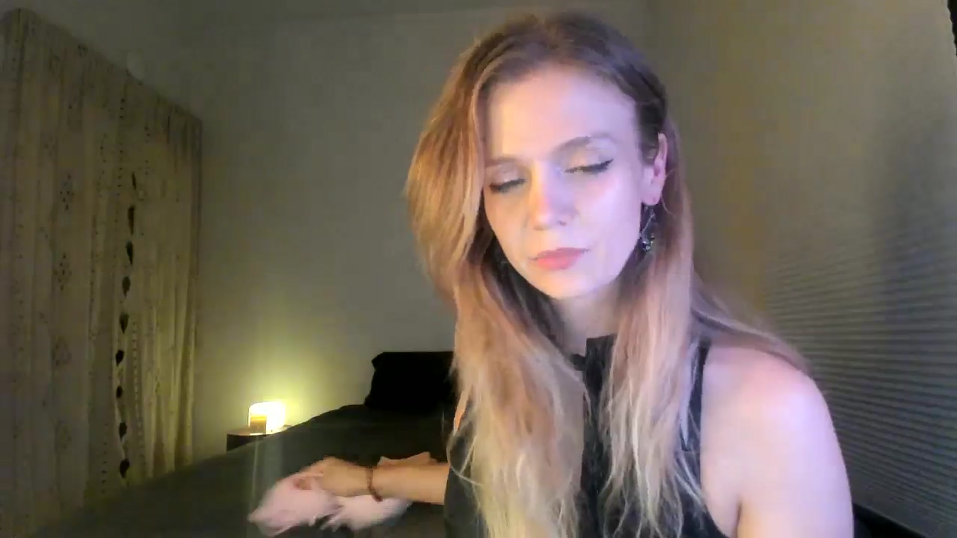 Gallery image thumbnail from muffinmoon's myfreecams stream on, 07/07/2024, 05:14 image 12 of 20