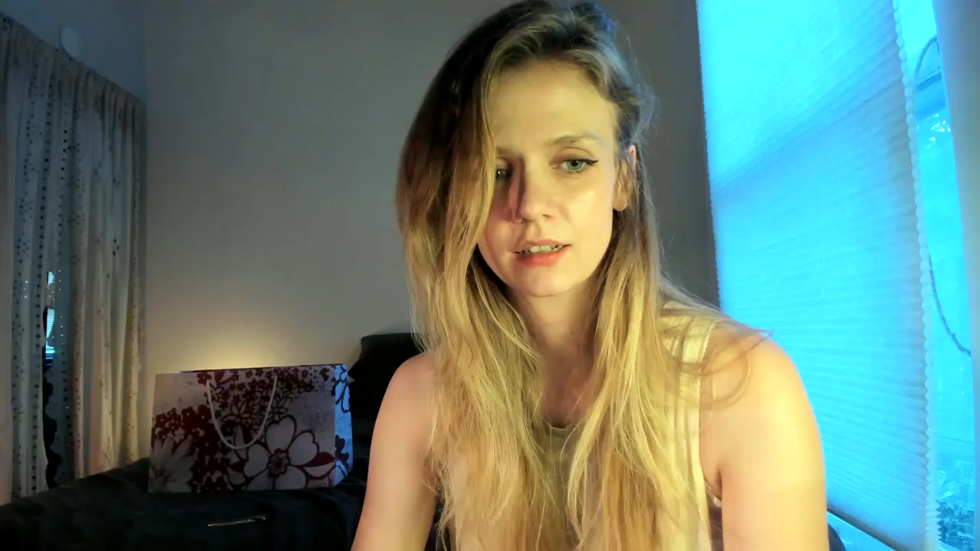 Gallery image thumbnail from muffinmoon's myfreecams stream on, 07/17/2024, 03:50 image 13 of 20