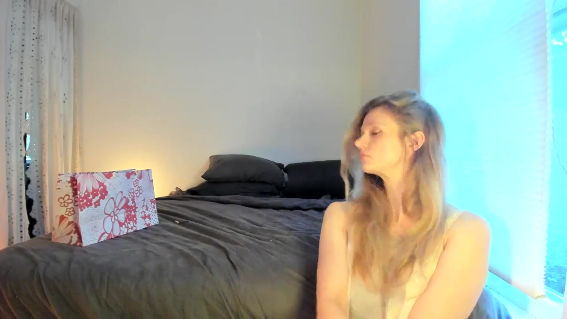 Gallery image thumbnail from muffinmoon's myfreecams stream on, 07/17/2024, 03:50 image 11 of 20