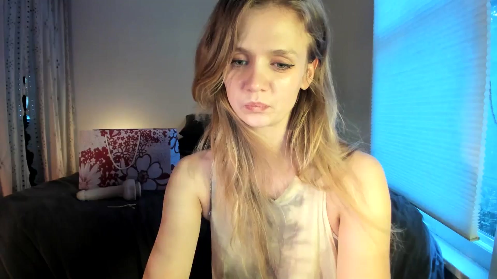 Gallery image thumbnail from muffinmoon's myfreecams stream on, 07/17/2024, 03:50 image 17 of 20