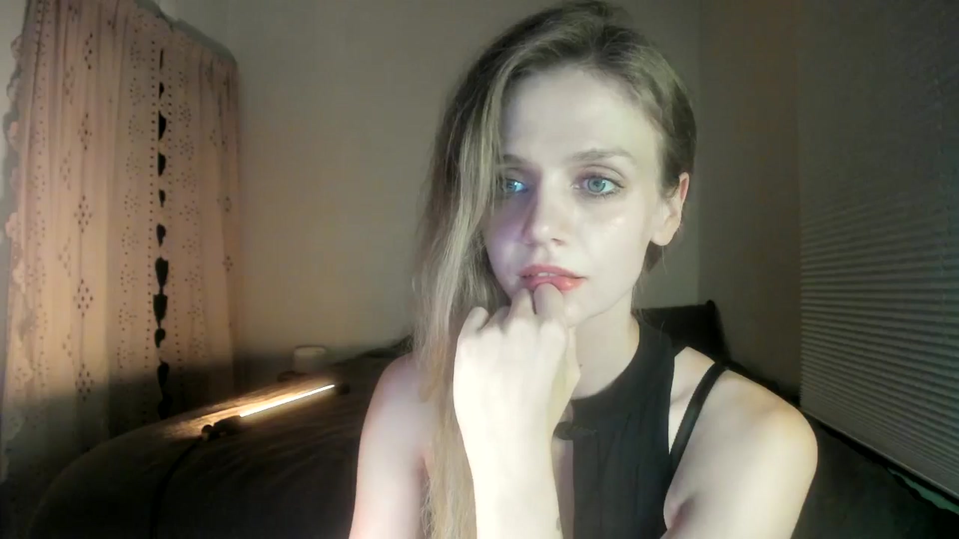 Gallery image thumbnail from muffinmoon's myfreecams stream on, 07/18/2024, 05:39 image 4 of 20