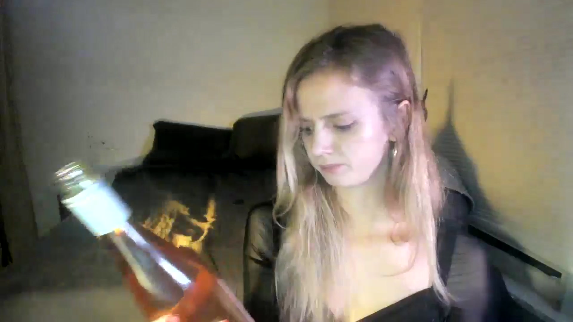 Gallery image thumbnail from muffinmoon's myfreecams stream on, 07/25/2024, 06:13 image 12 of 20