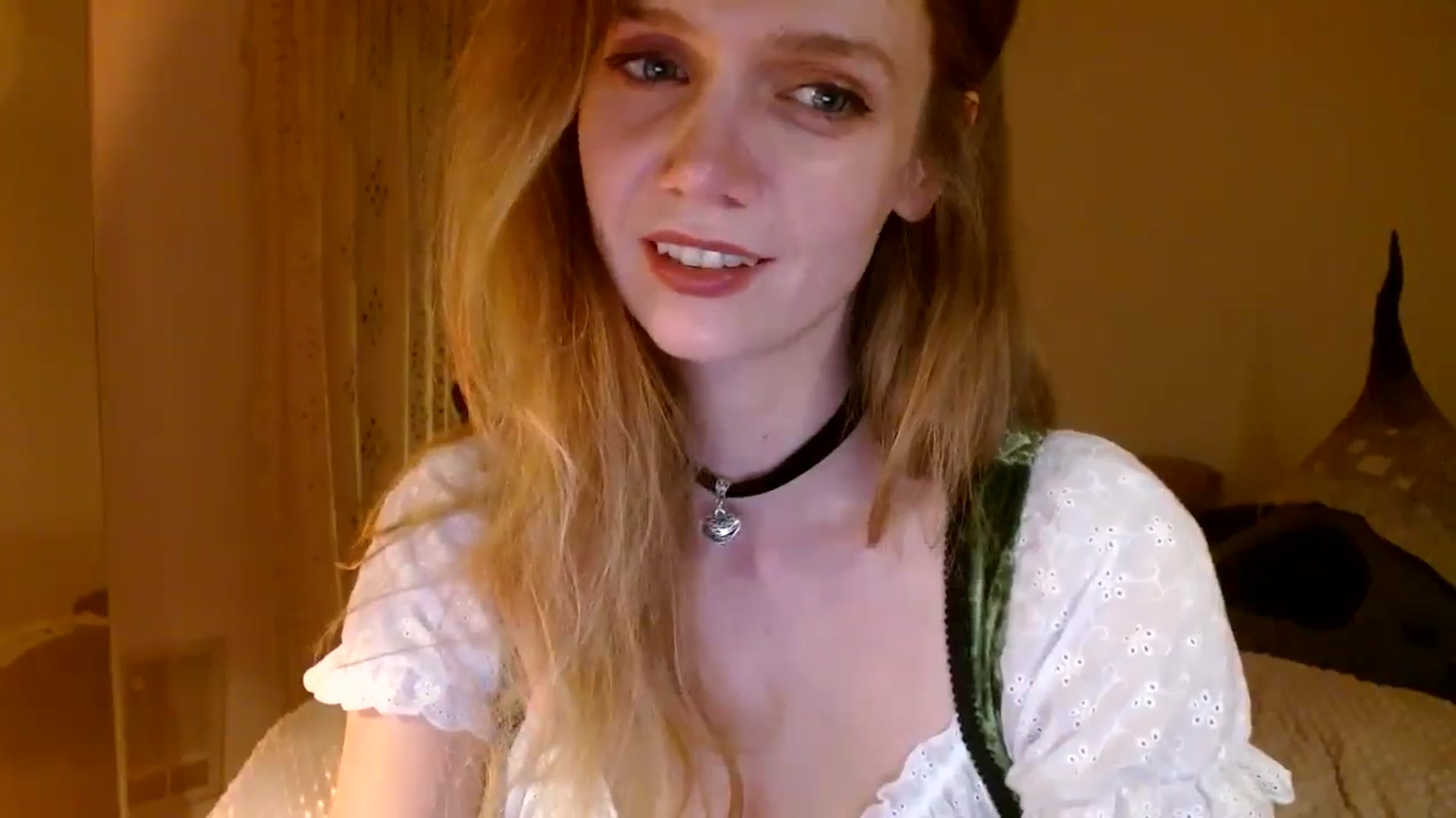 Gallery image thumbnail from muffinmoon's myfreecams stream on, 10/27/2024, 05:32 image 3 of 20