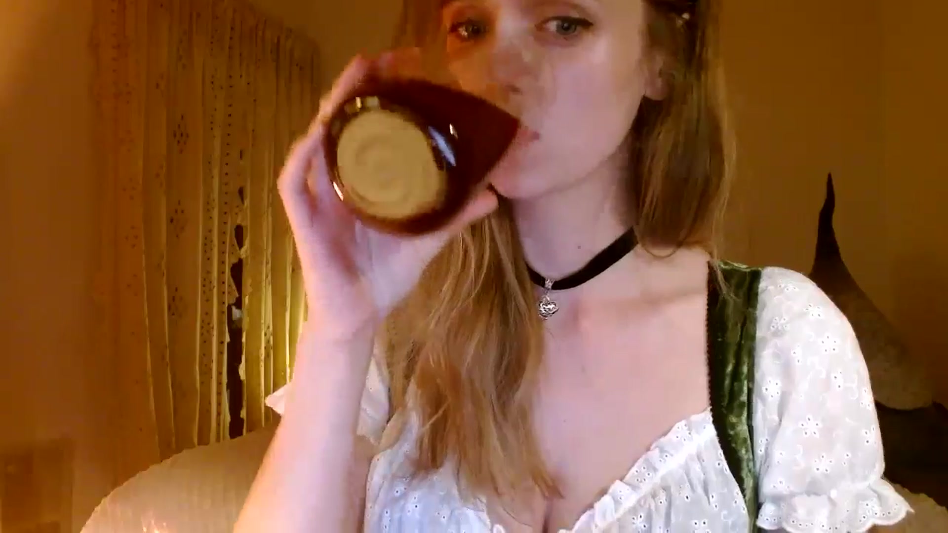 Gallery image thumbnail from muffinmoon's myfreecams stream on, 10/27/2024, 05:32 image 7 of 20