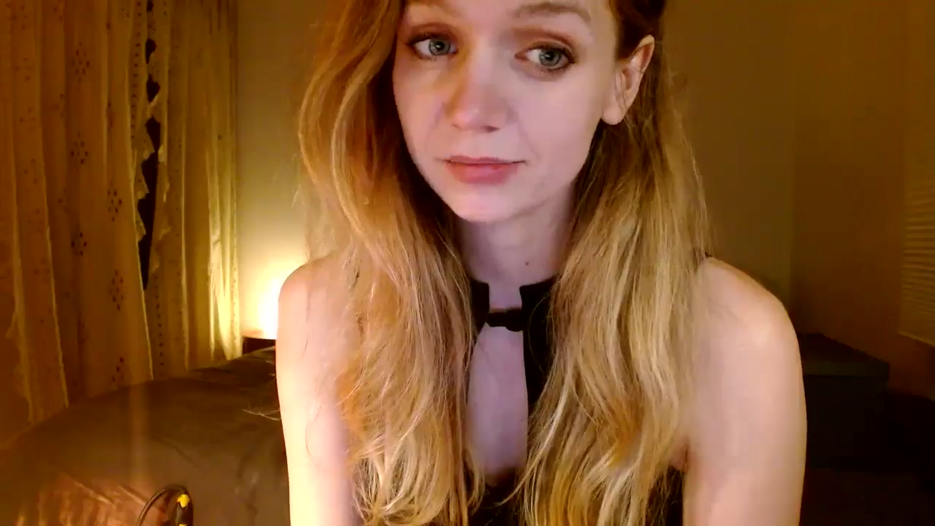 Gallery image thumbnail from muffinmoon's myfreecams stream on, 10/28/2024, 03:34 image 5 of 20