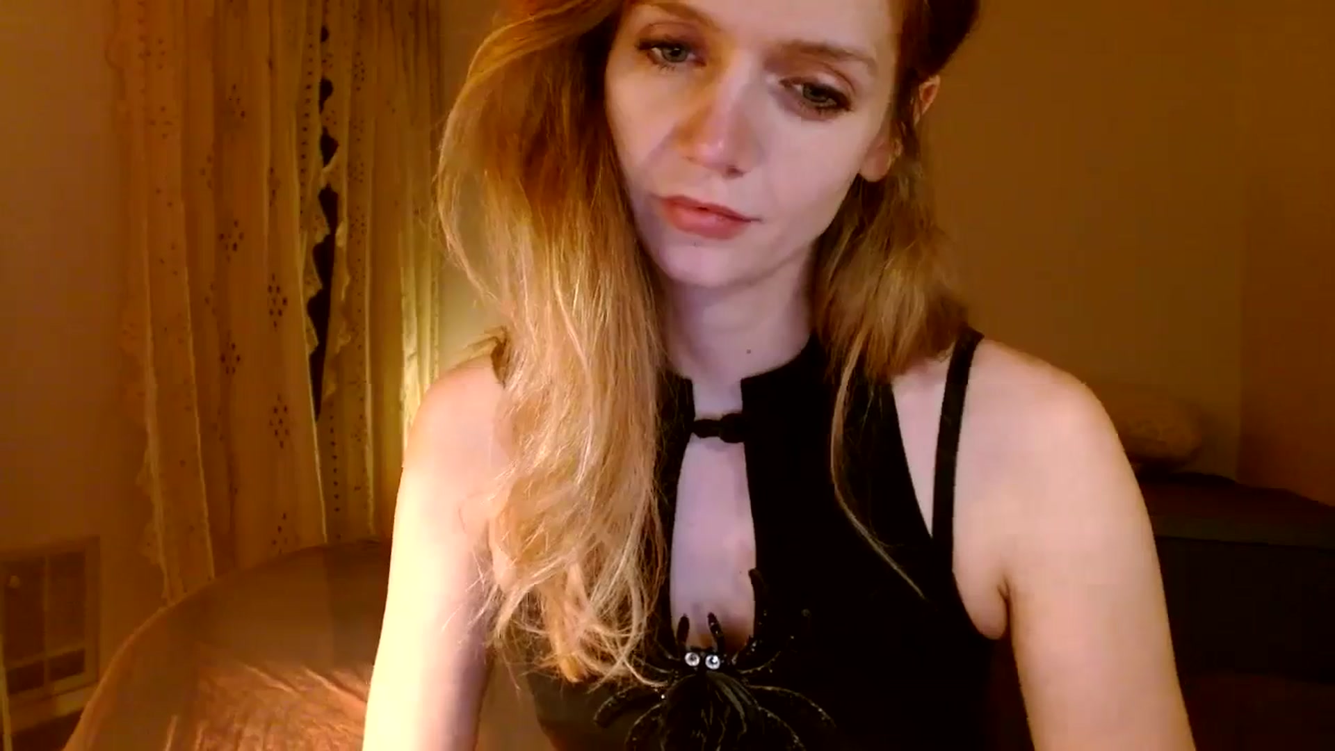 Gallery image thumbnail from muffinmoon's myfreecams stream on, 10/28/2024, 03:34 image 3 of 20