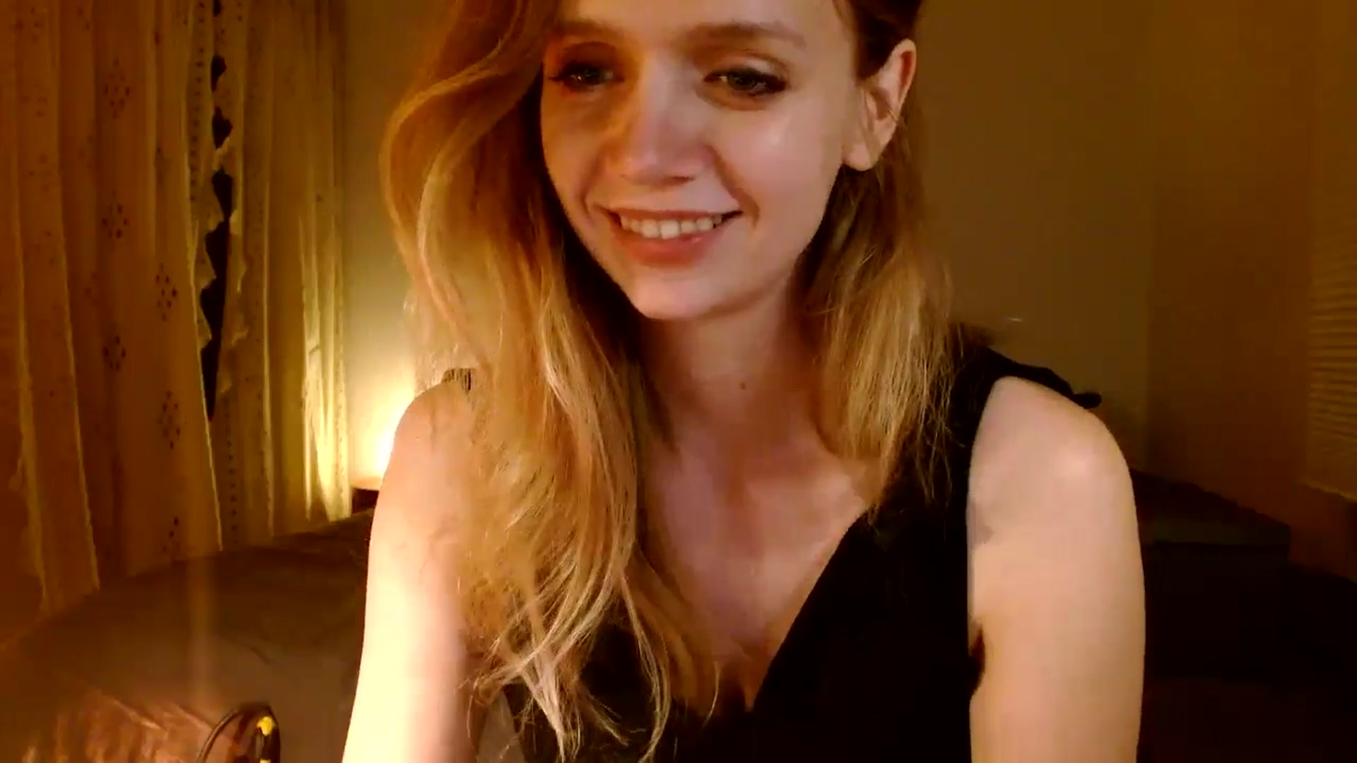 Gallery image thumbnail from muffinmoon's myfreecams stream on, 10/28/2024, 03:34 image 6 of 20