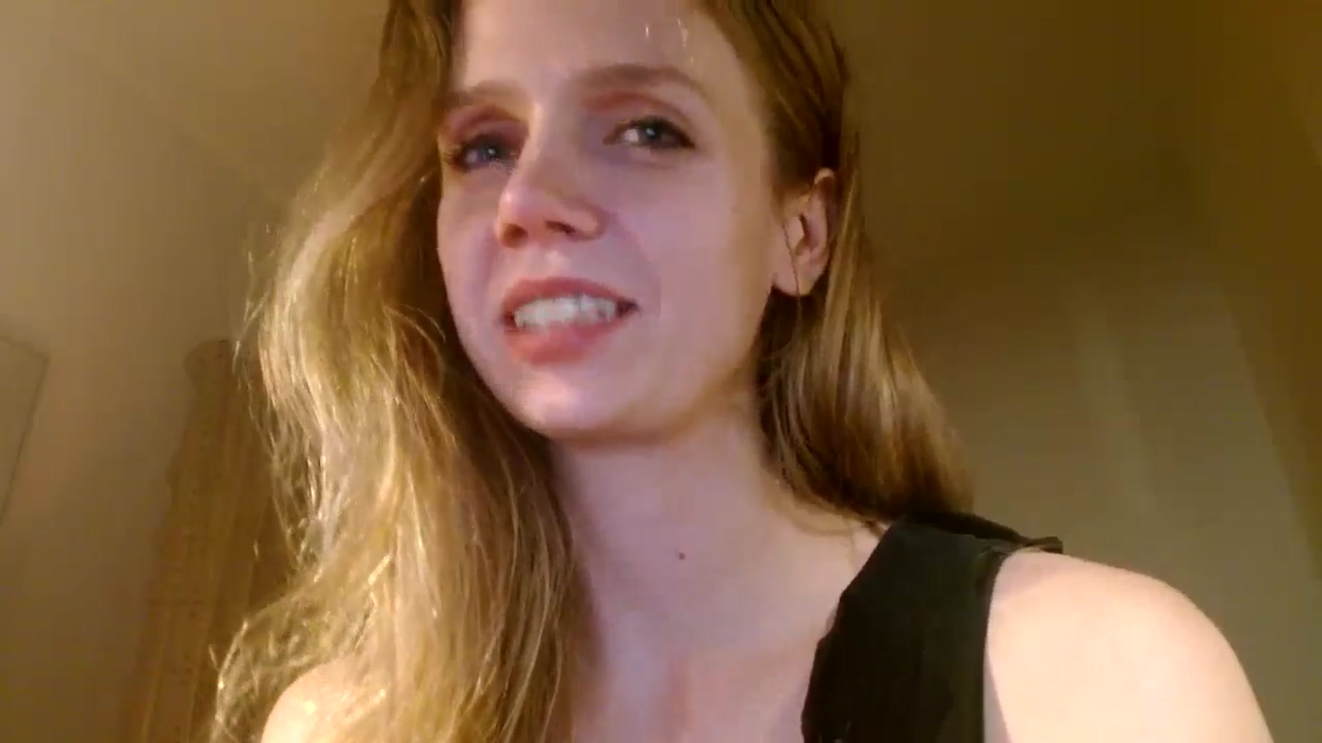 Gallery image thumbnail from muffinmoon's myfreecams stream on, 10/28/2024, 04:04 image 18 of 20