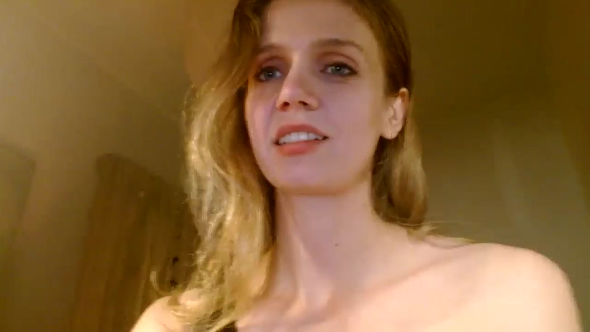 Gallery image thumbnail from muffinmoon's myfreecams stream on, 10/28/2024, 04:04 image 17 of 20