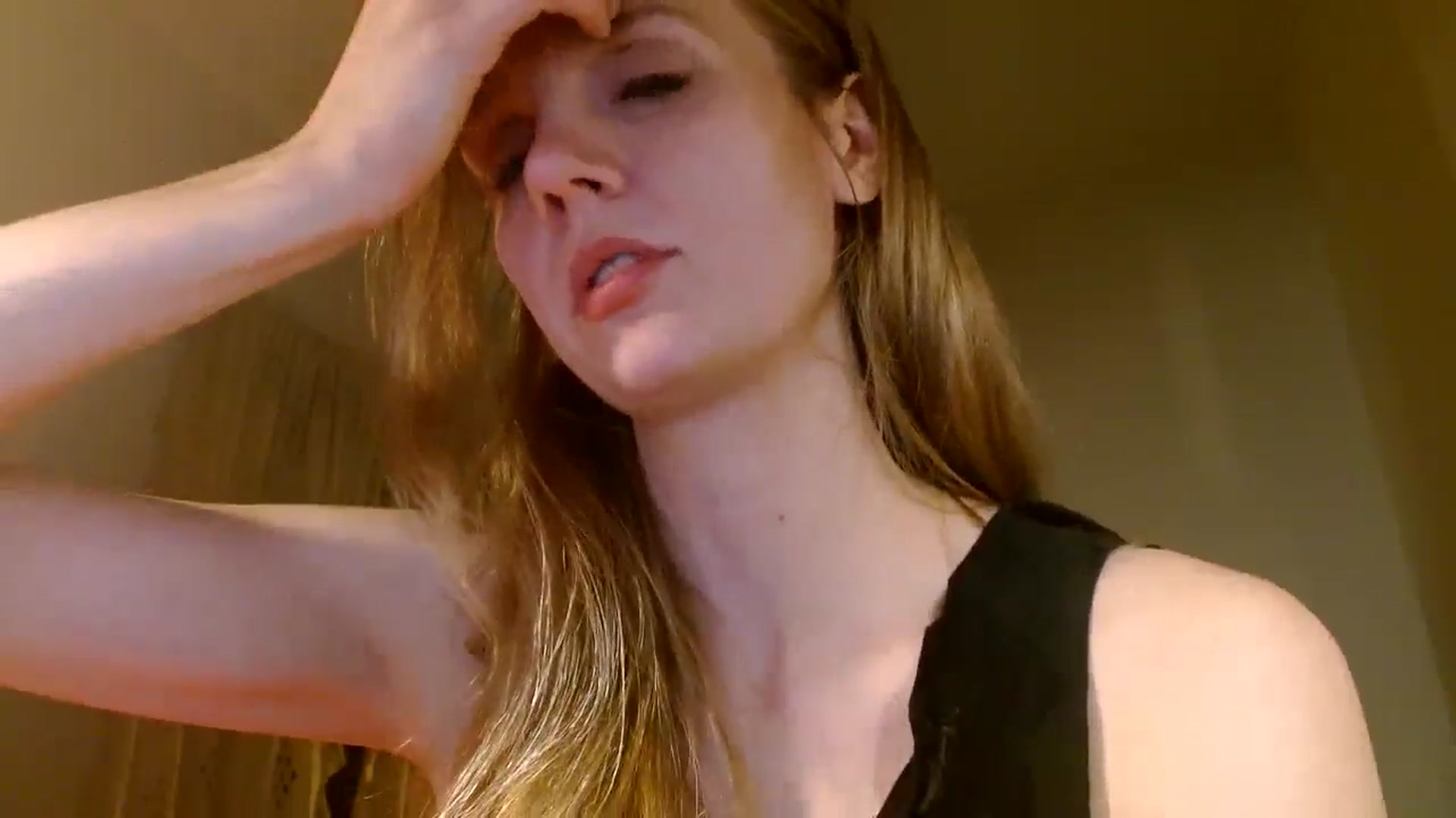 Gallery image thumbnail from muffinmoon's myfreecams stream on, 10/28/2024, 04:04 image 19 of 20