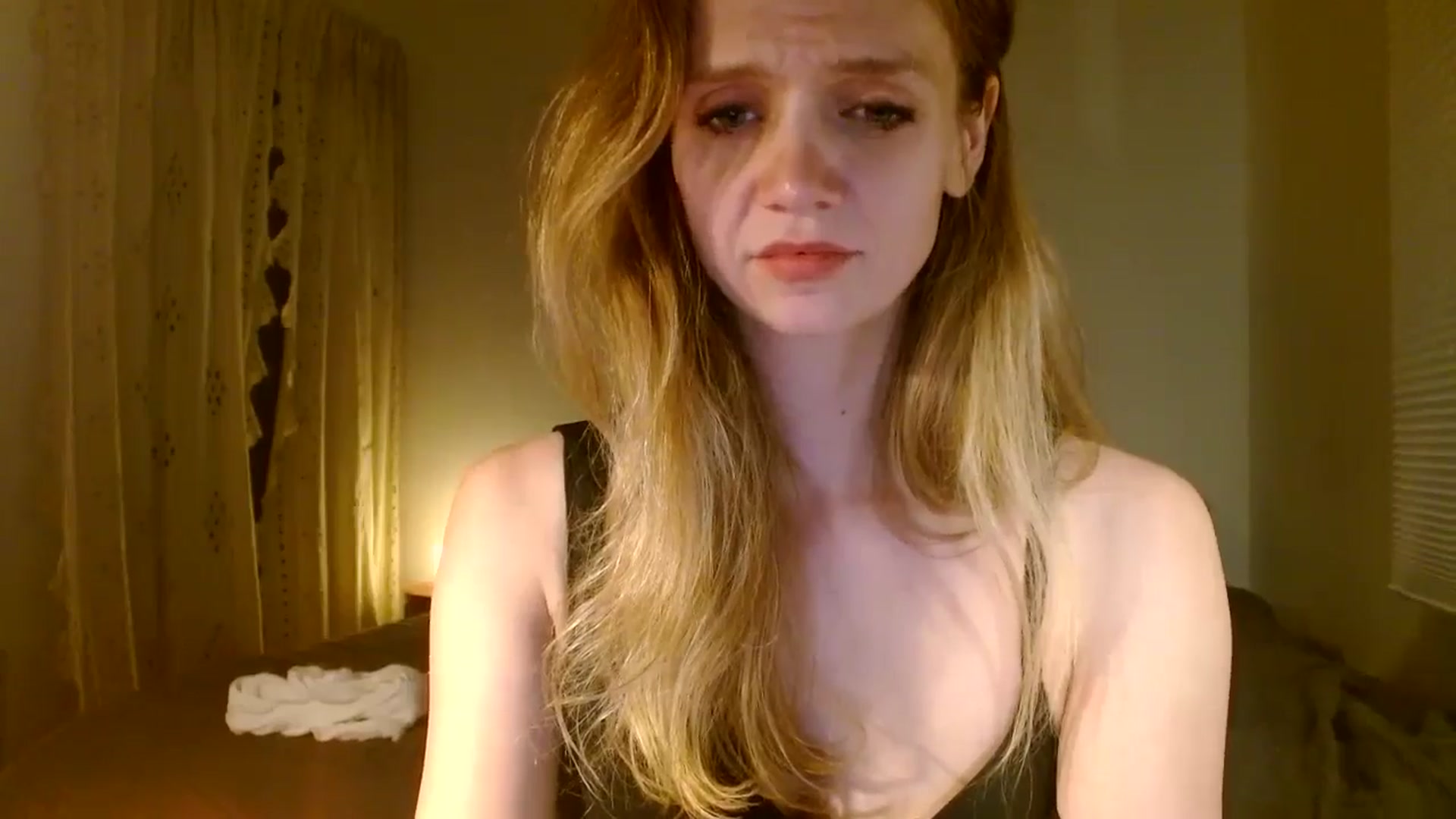 Gallery image thumbnail from muffinmoon's myfreecams stream on, 10/28/2024, 04:04 image 15 of 20