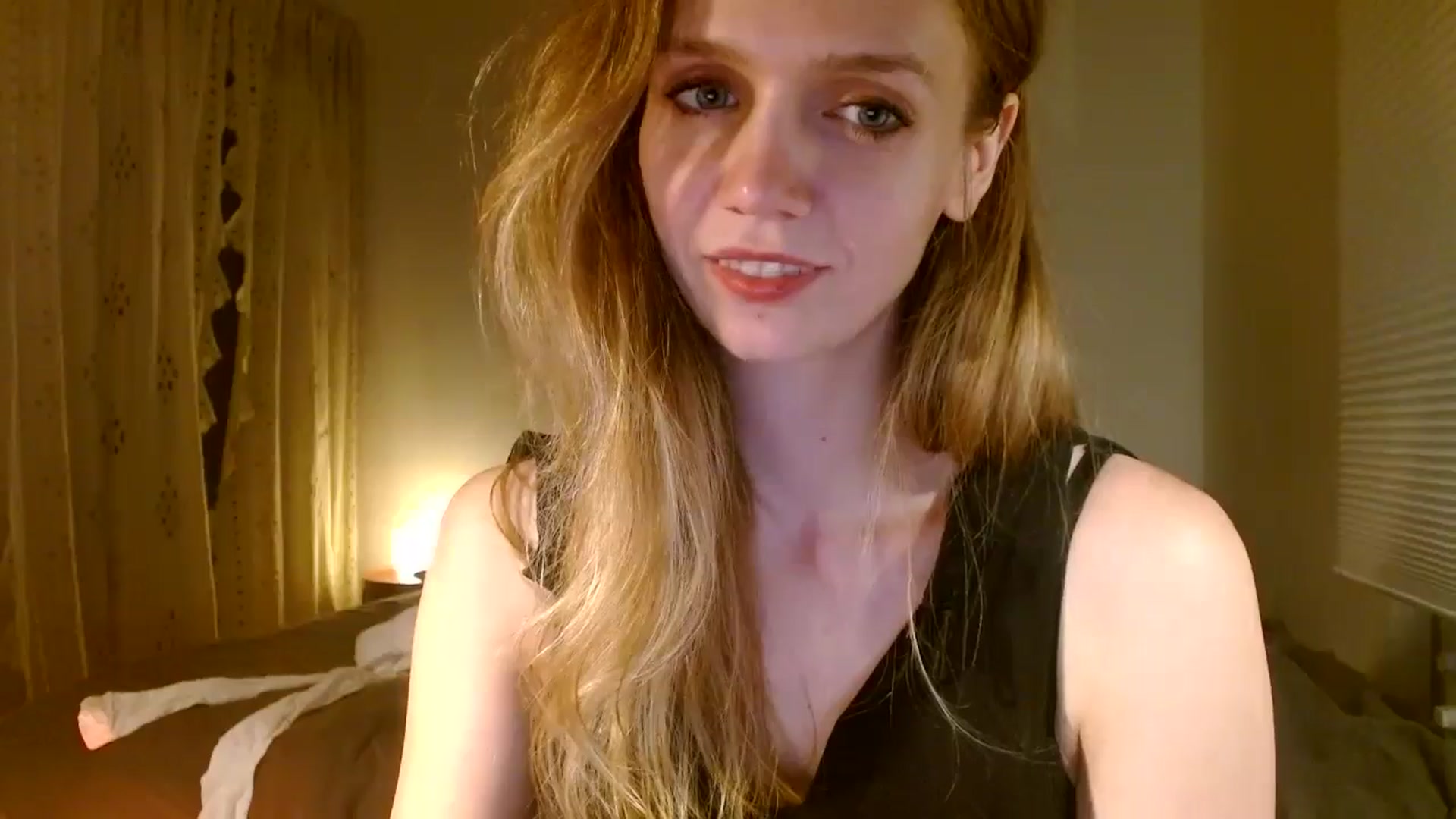 Gallery image thumbnail from muffinmoon's myfreecams stream on, 10/28/2024, 04:04 image 7 of 20