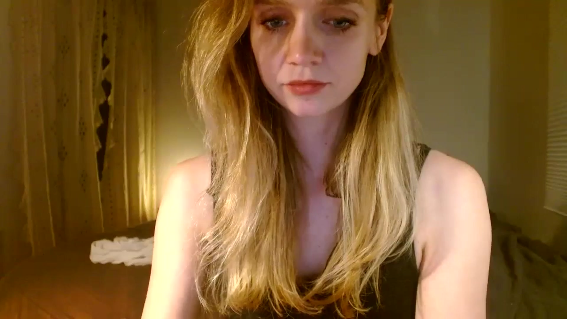 Gallery image thumbnail from muffinmoon's myfreecams stream on, 10/28/2024, 04:04 image 12 of 20