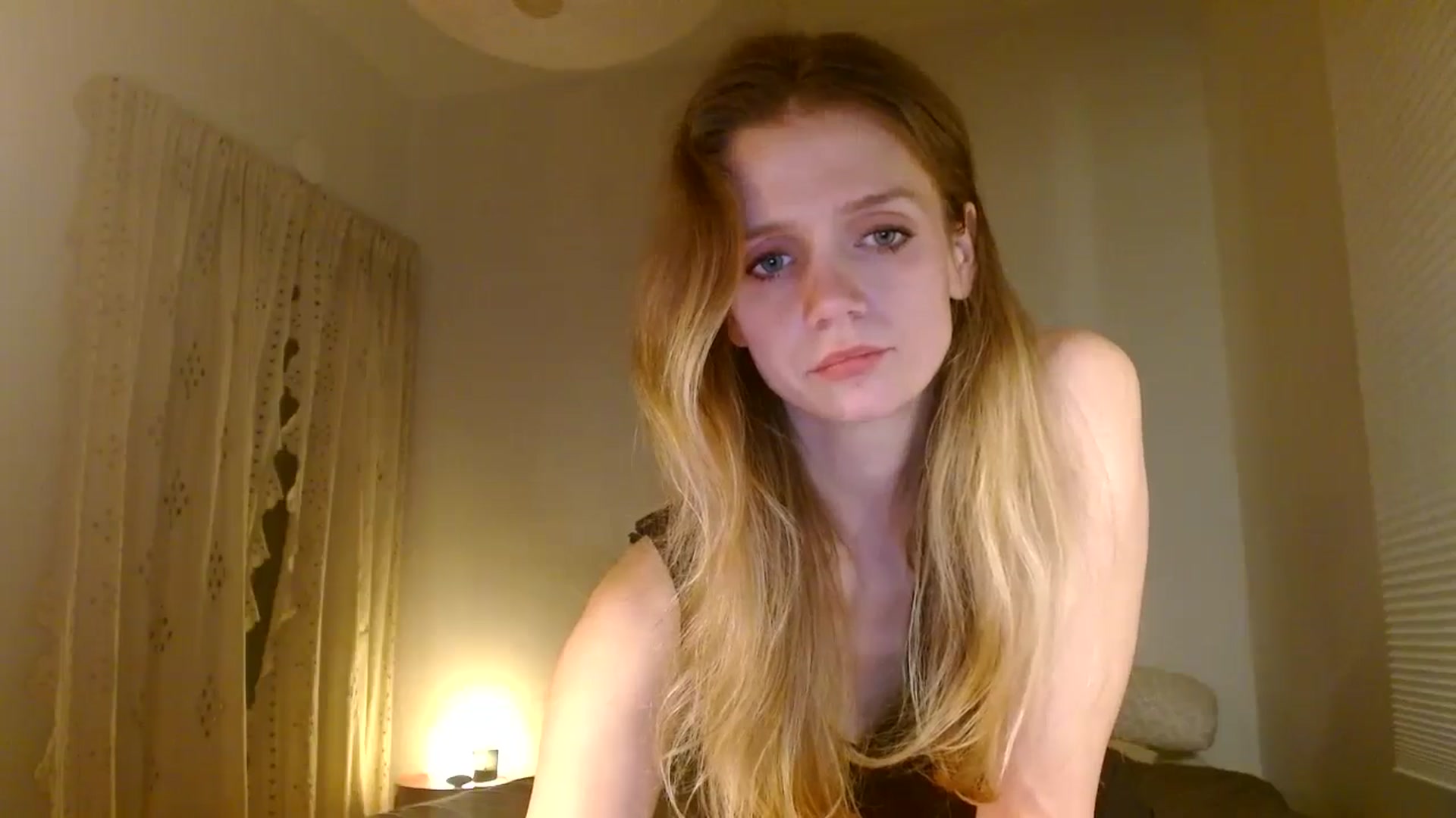 Gallery image thumbnail from muffinmoon's myfreecams stream on, 10/28/2024, 04:04 image 14 of 20