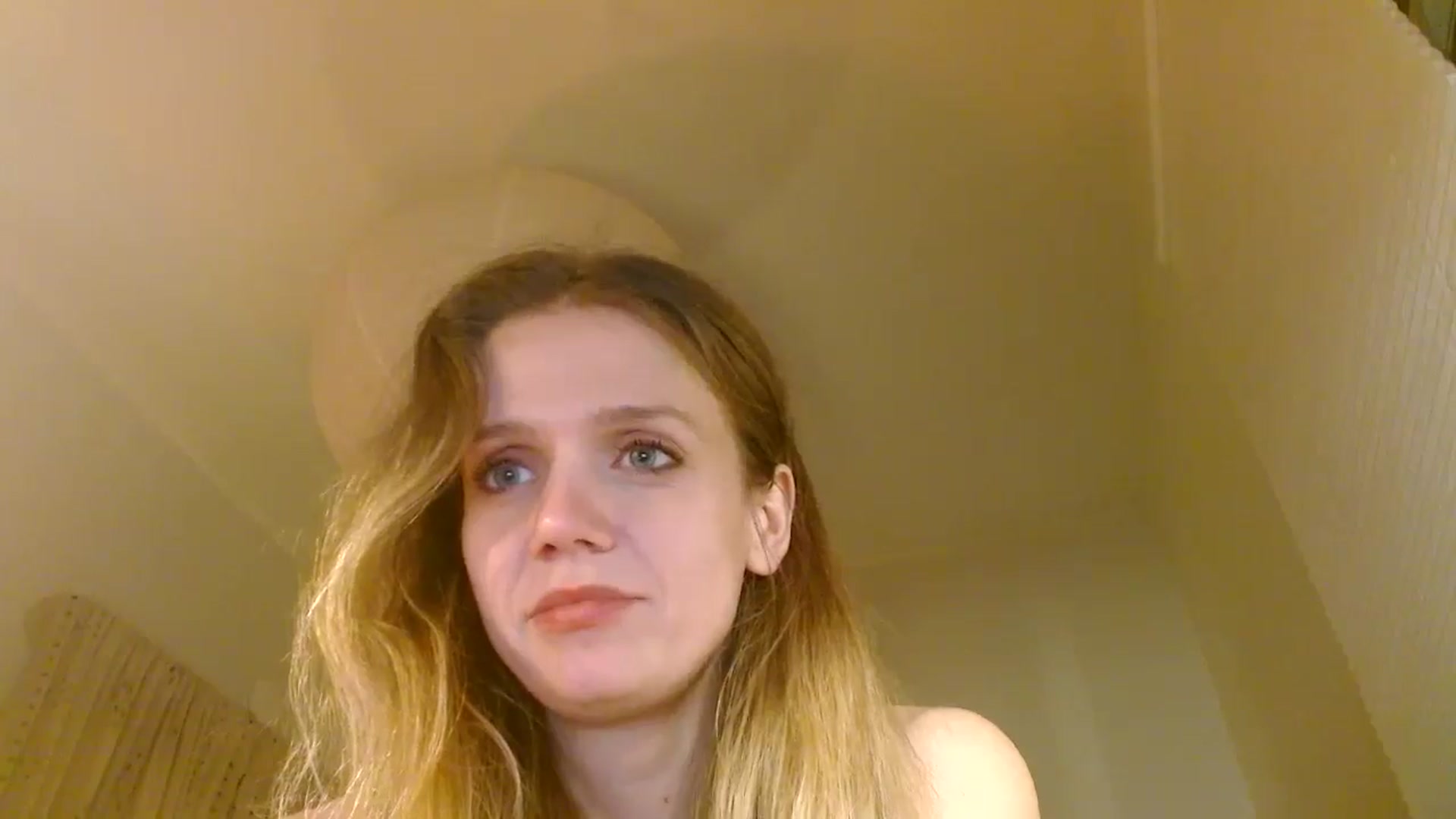 Gallery image thumbnail from muffinmoon's myfreecams stream on, 10/28/2024, 04:04 image 11 of 20