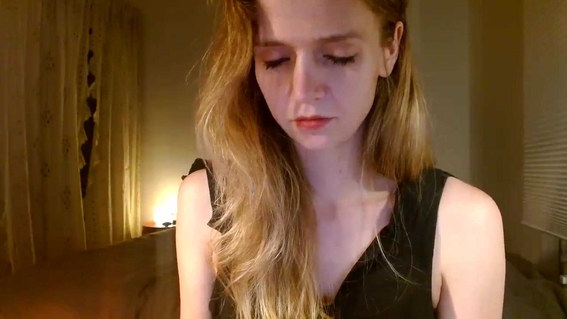 Gallery image thumbnail from muffinmoon's myfreecams stream on, 10/28/2024, 04:04 image 8 of 20