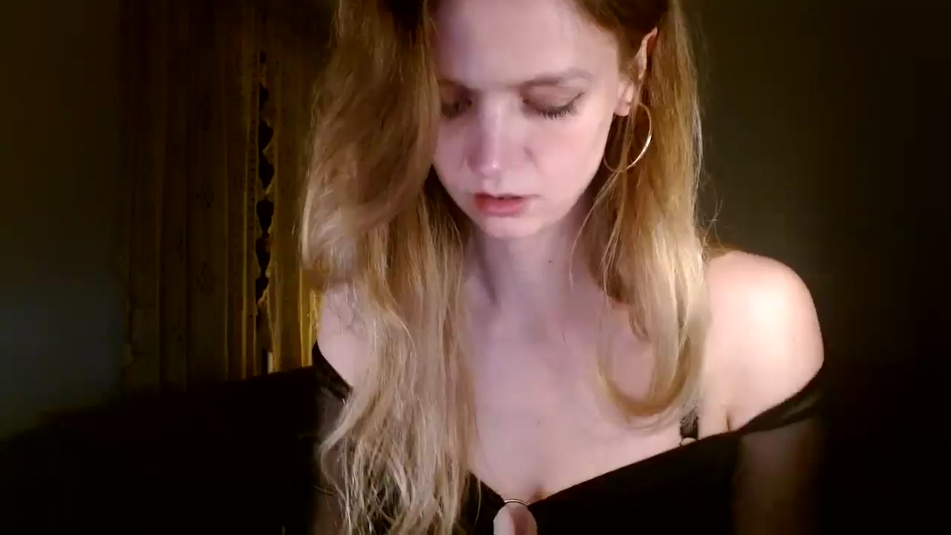 Gallery image thumbnail from muffinmoon's myfreecams stream on, 12/06/2024, 04:32 image 12 of 20